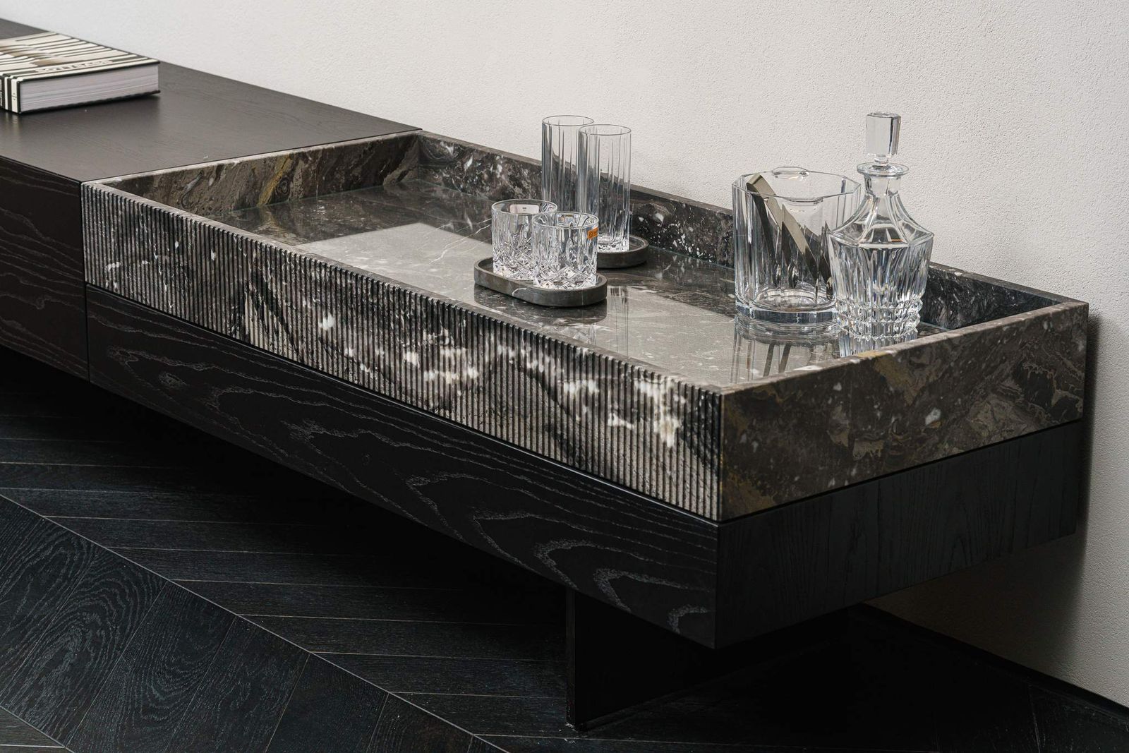 Minotti Комод Superblock Grey orobico marble от Minotti — в интерьере