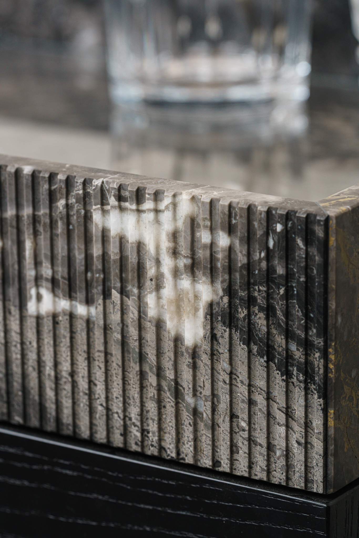 Minotti Комод Superblock Grey orobico marble от Minotti — в интерьере