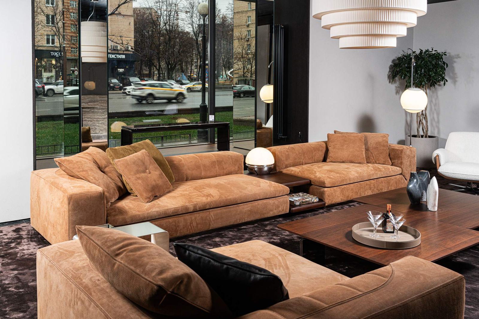 Minotti Большой модульный диван Riley от Minotti — в интерьере