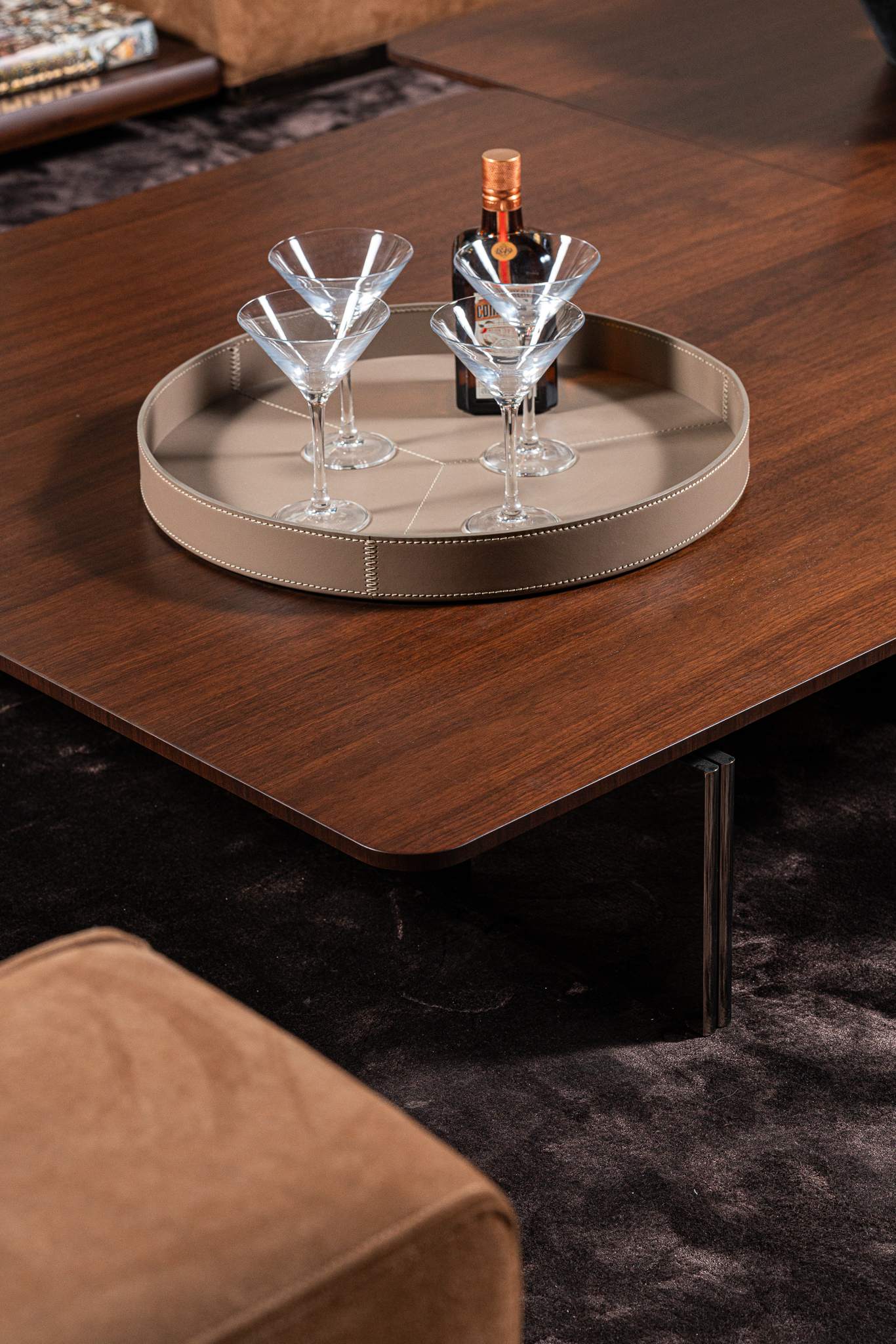 Minotti Журнальный столик Yves Noce Canaletto top от Minotti — в интерьере