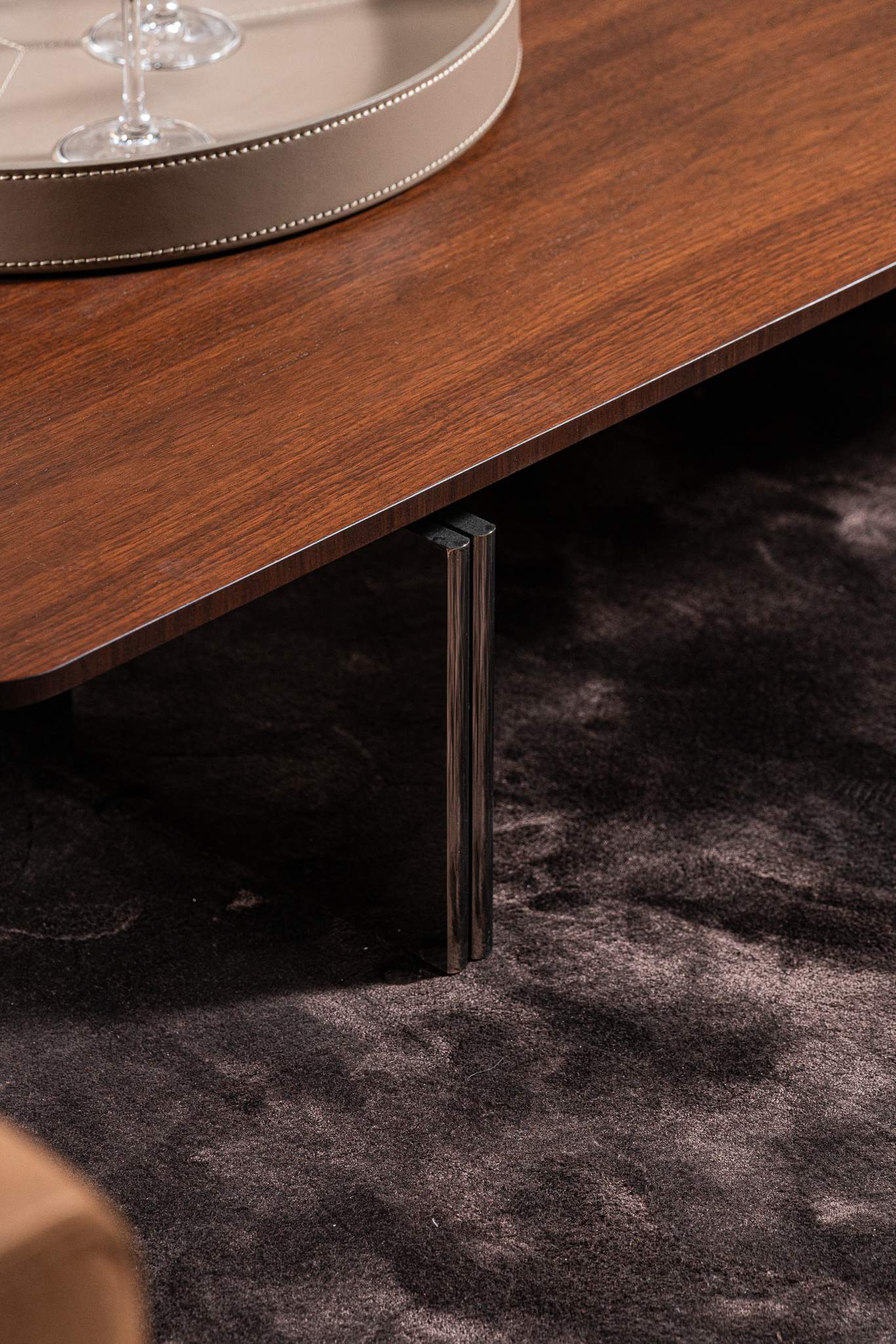 Minotti Журнальный столик Yves Noce Canaletto top от Minotti — в интерьере
