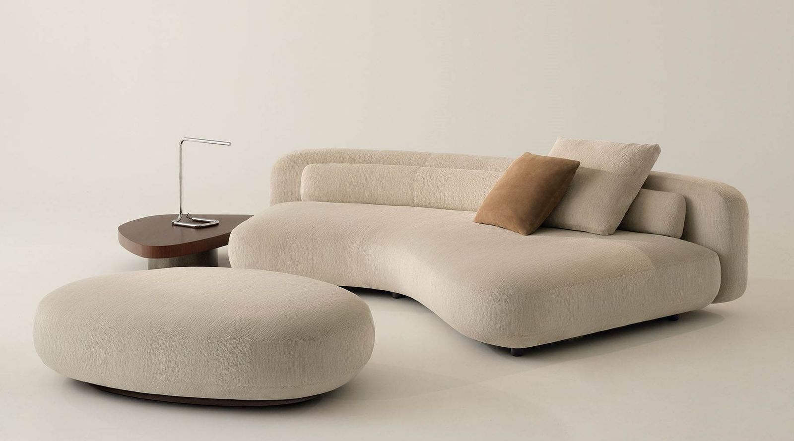 Minotti Банкетка Bezier Leather Carmel Muschio от Minotti — в интерьере