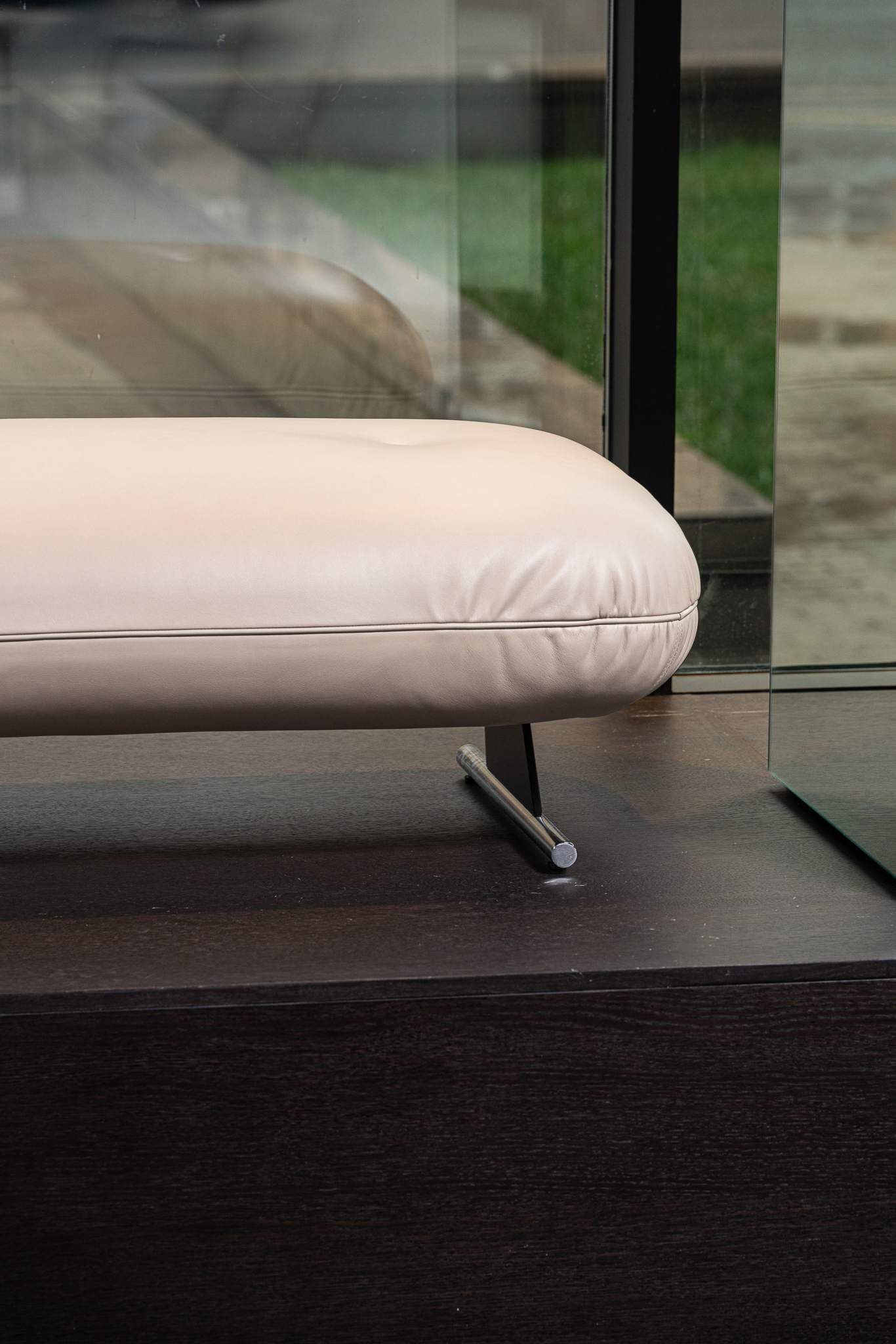 Minotti Банкетка Libra Leather Carmel Avorio от Minotti — в интерьере