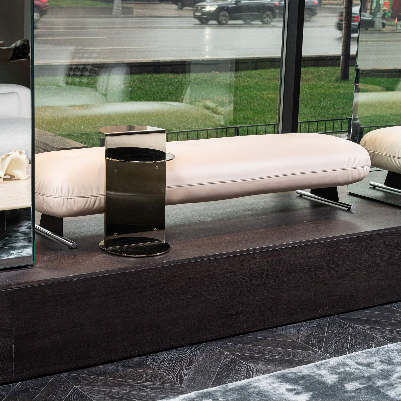 Minotti Банкетка Libra Leather Carmel Avorio от Minotti — в интерьере