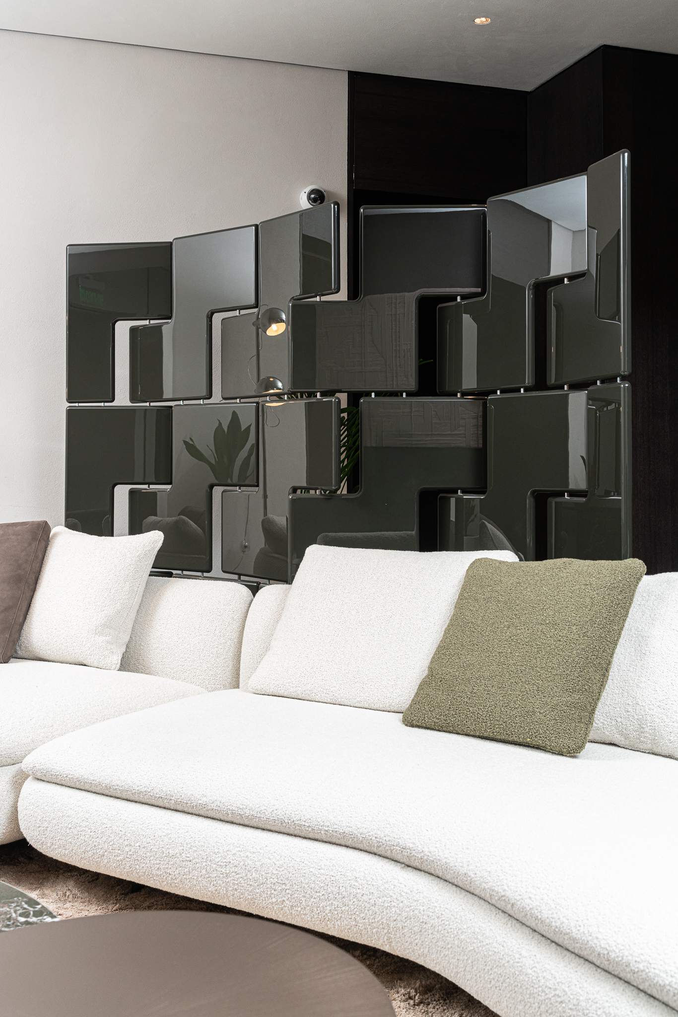 Minotti Двухмодульный диван Vivienne от Minotti — в интерьере