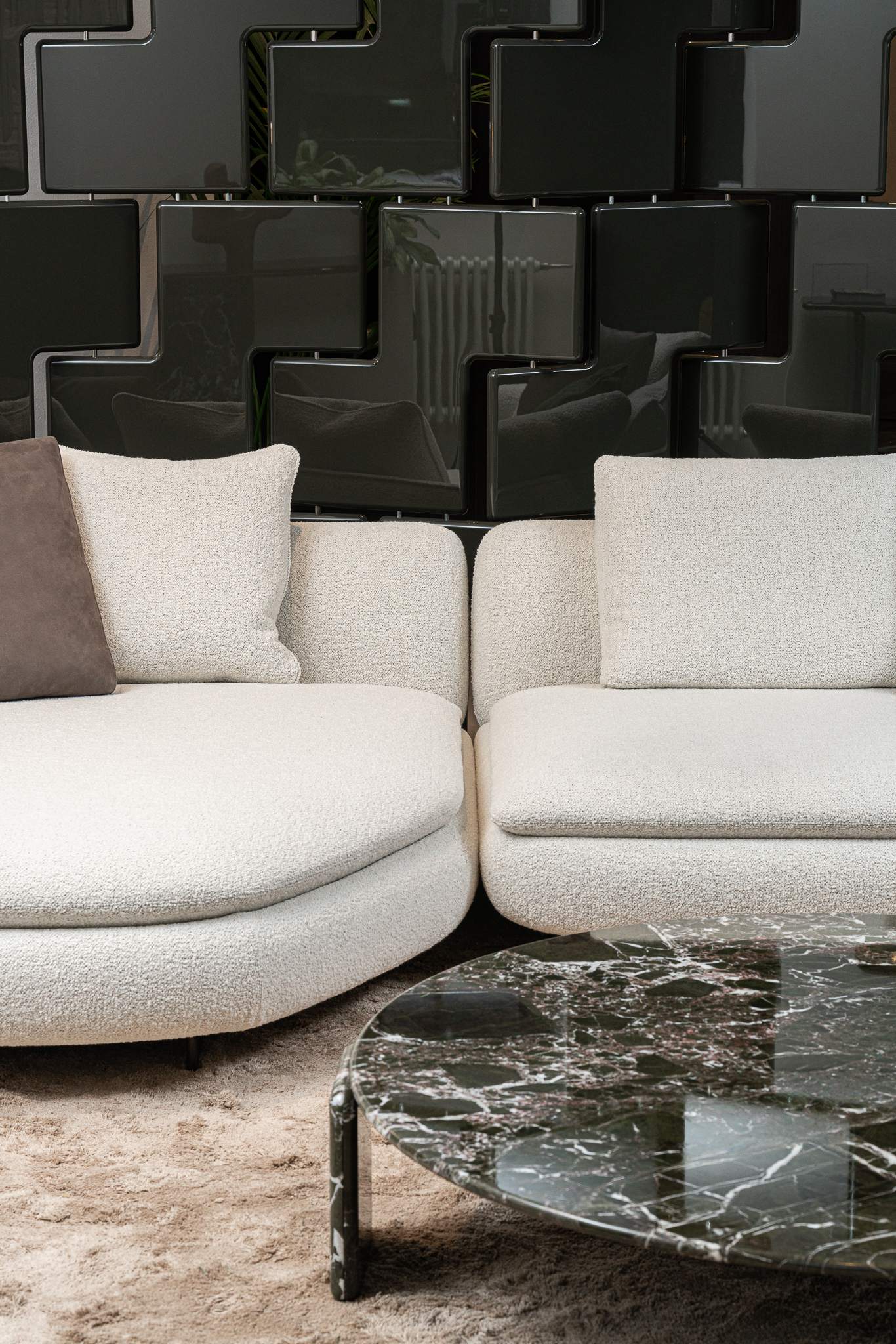 Minotti Двухмодульный диван Vivienne от Minotti — в интерьере