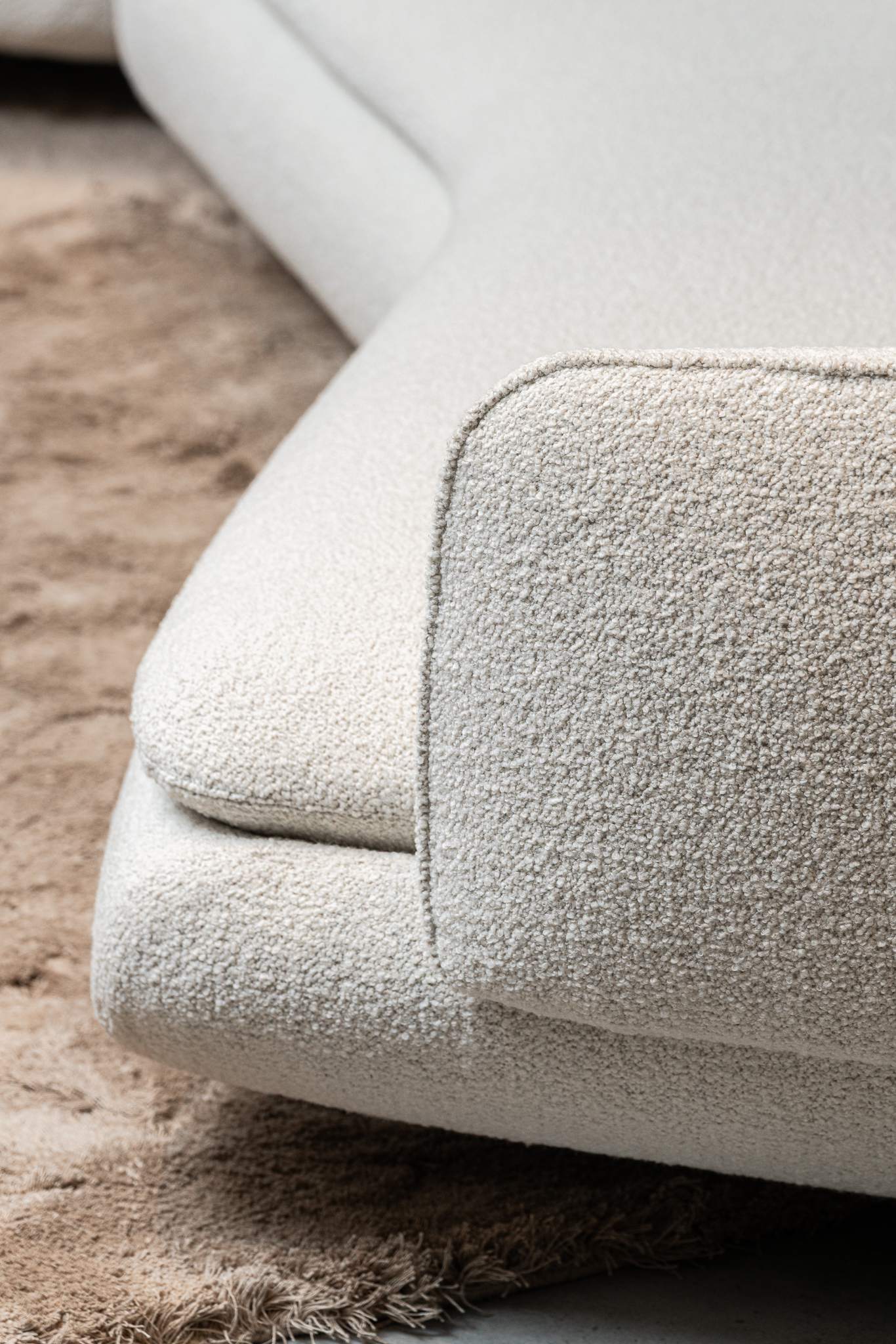 Minotti Двухмодульный диван Vivienne от Minotti — в интерьере