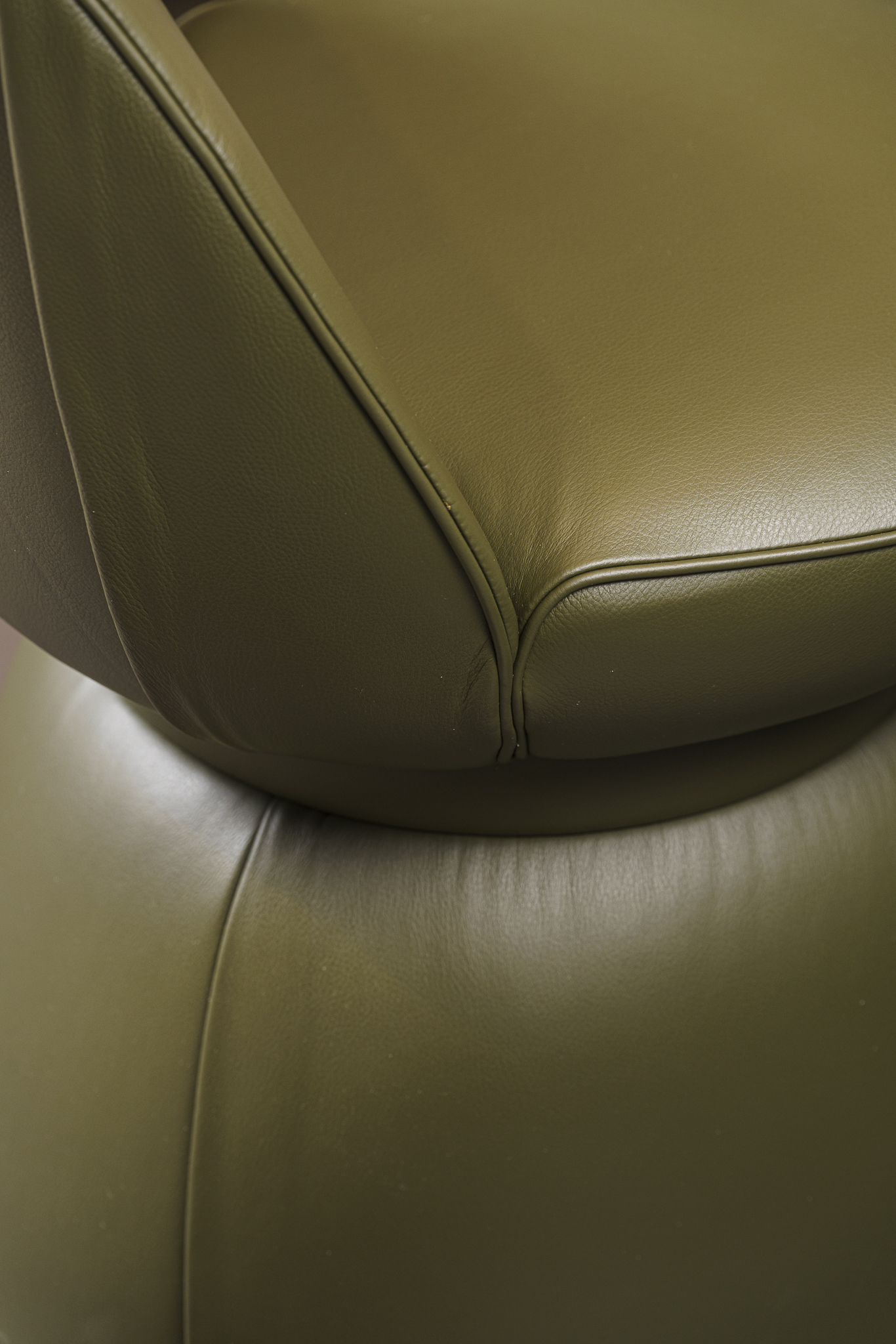 Poltrona Frau Стул Lepli Chair 177 Limo от Poltrona Frau — в интерьере