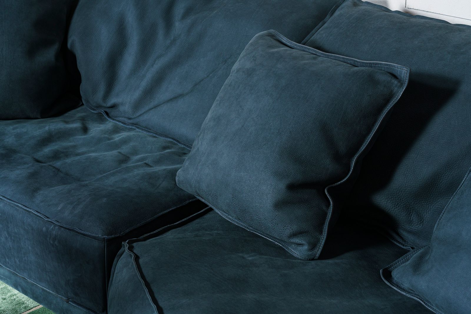 Baxter Диван Budapest Soft Nabuck Night 430 от Baxter — в интерьере