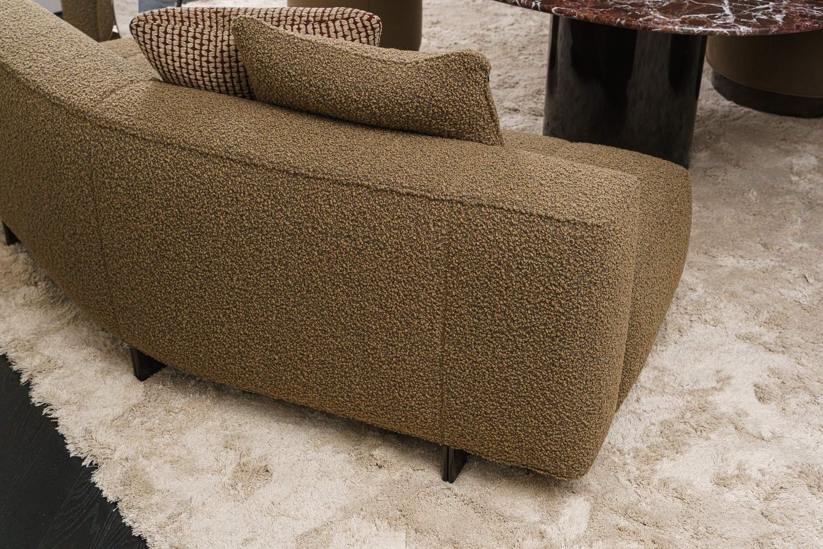 Minotti Двухмодульный диван Yves Orion Desert от Minotti — в интерьере