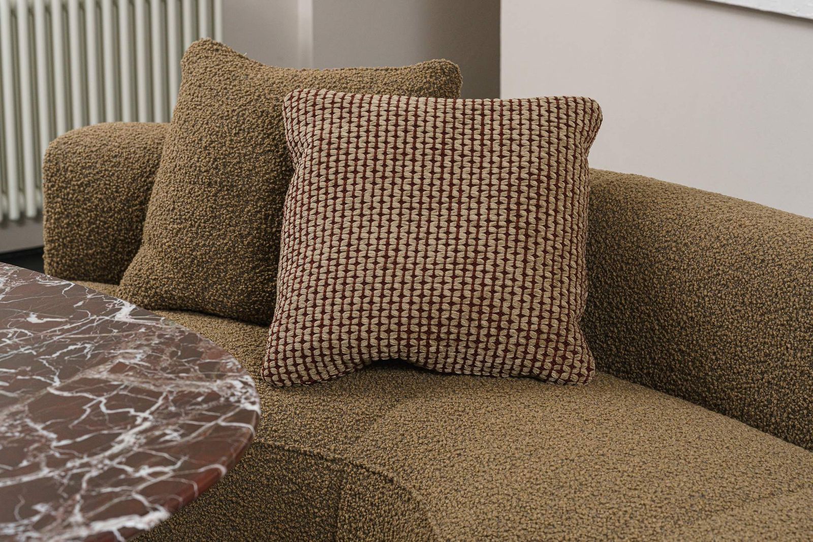 Minotti Двухмодульный диван Yves Orion Desert от Minotti — в интерьере