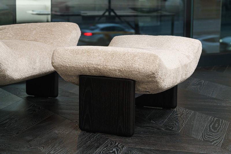 Minotti Пуф Emmi Teddy nuvola от Minotti — в интерьере