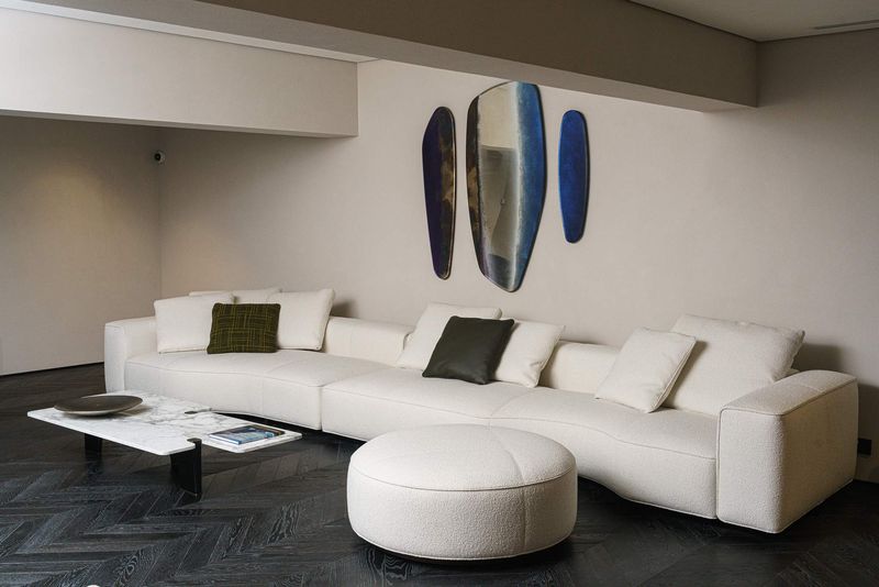 Minotti Двухмодульный диван Yves Feel Naturale DX от Minotti — в интерьере