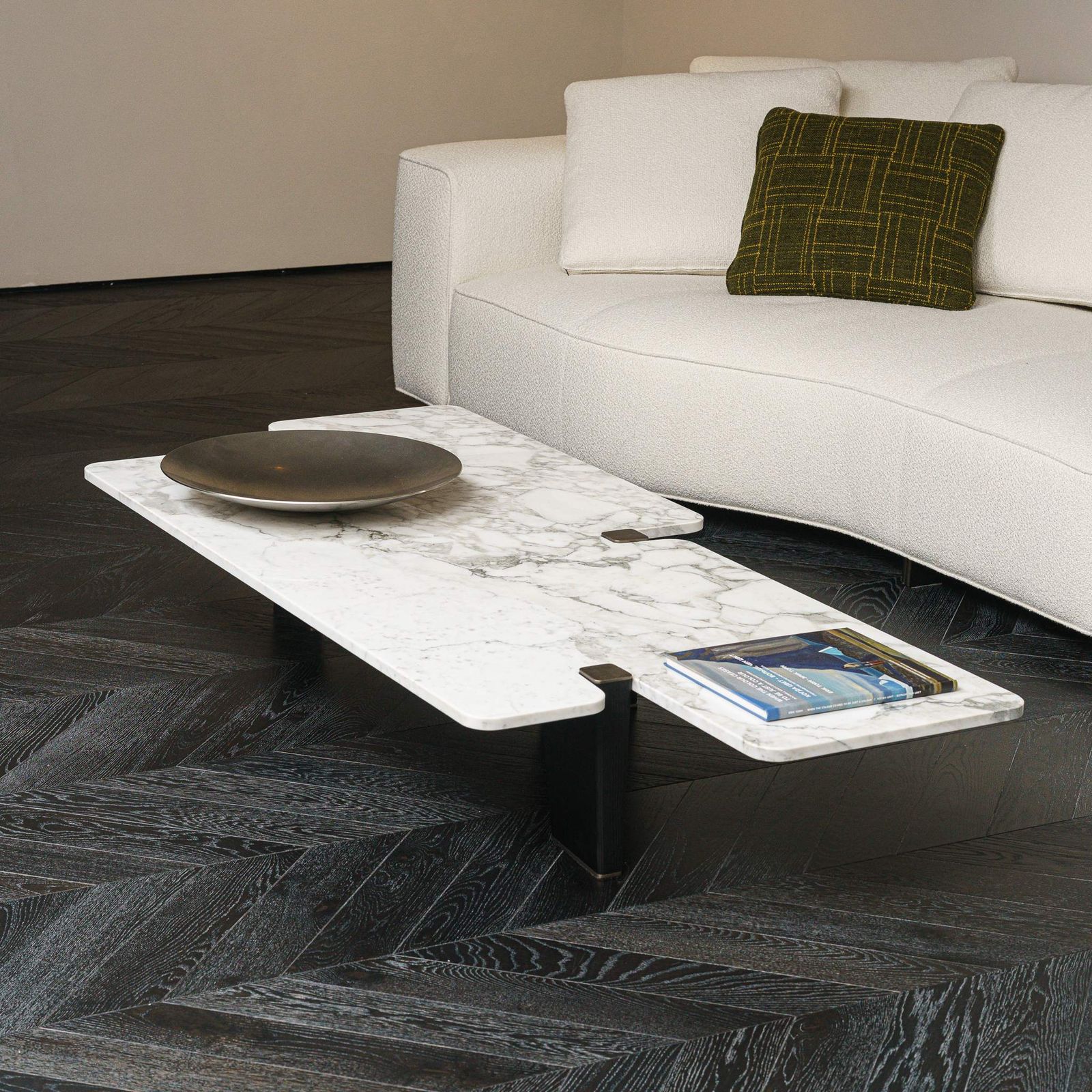 Minotti Журнальный столик Jacob 180 Calacatta от Minotti — в интерьере