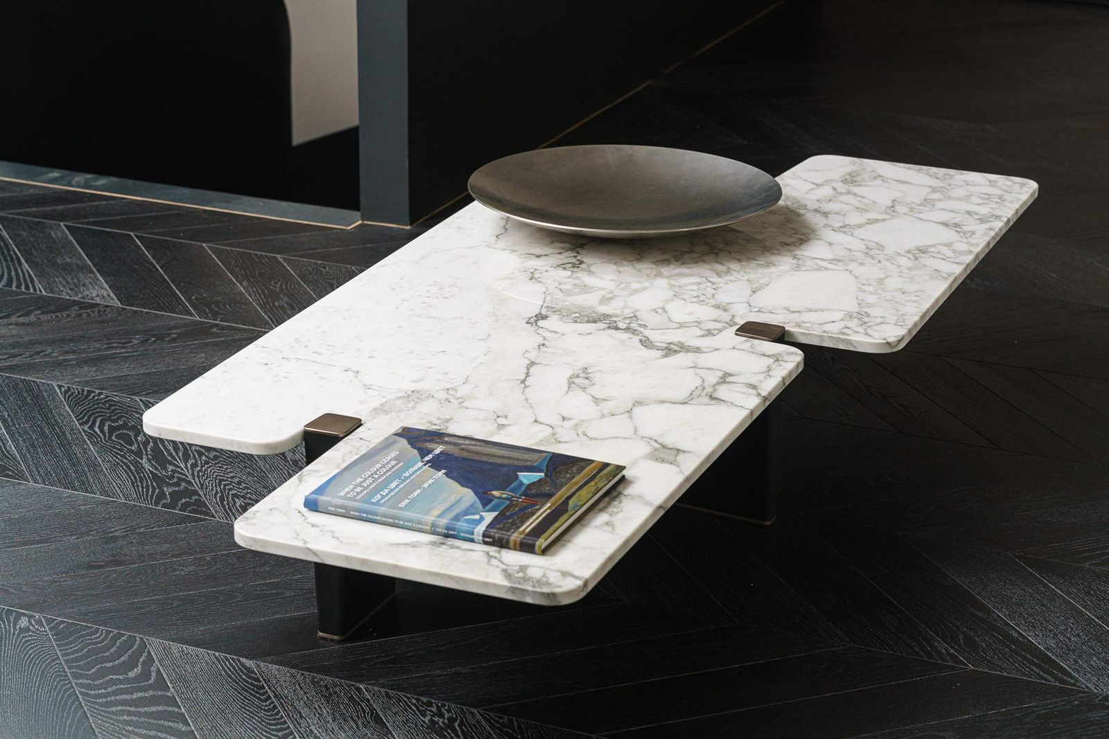 Minotti Журнальный столик Jacob 180 Calacatta от Minotti — в интерьере