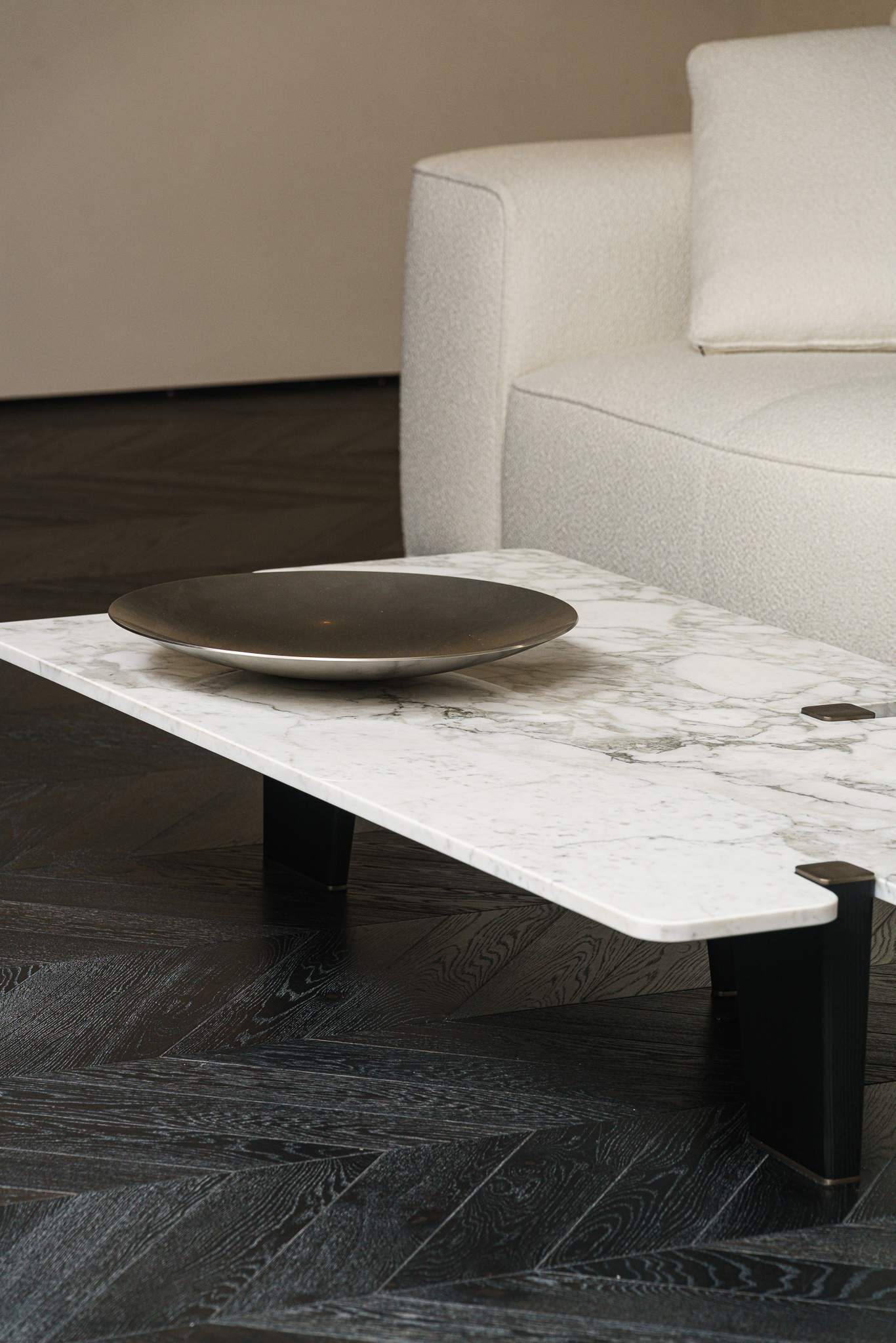 Minotti Журнальный столик Jacob 180 Calacatta от Minotti — в интерьере