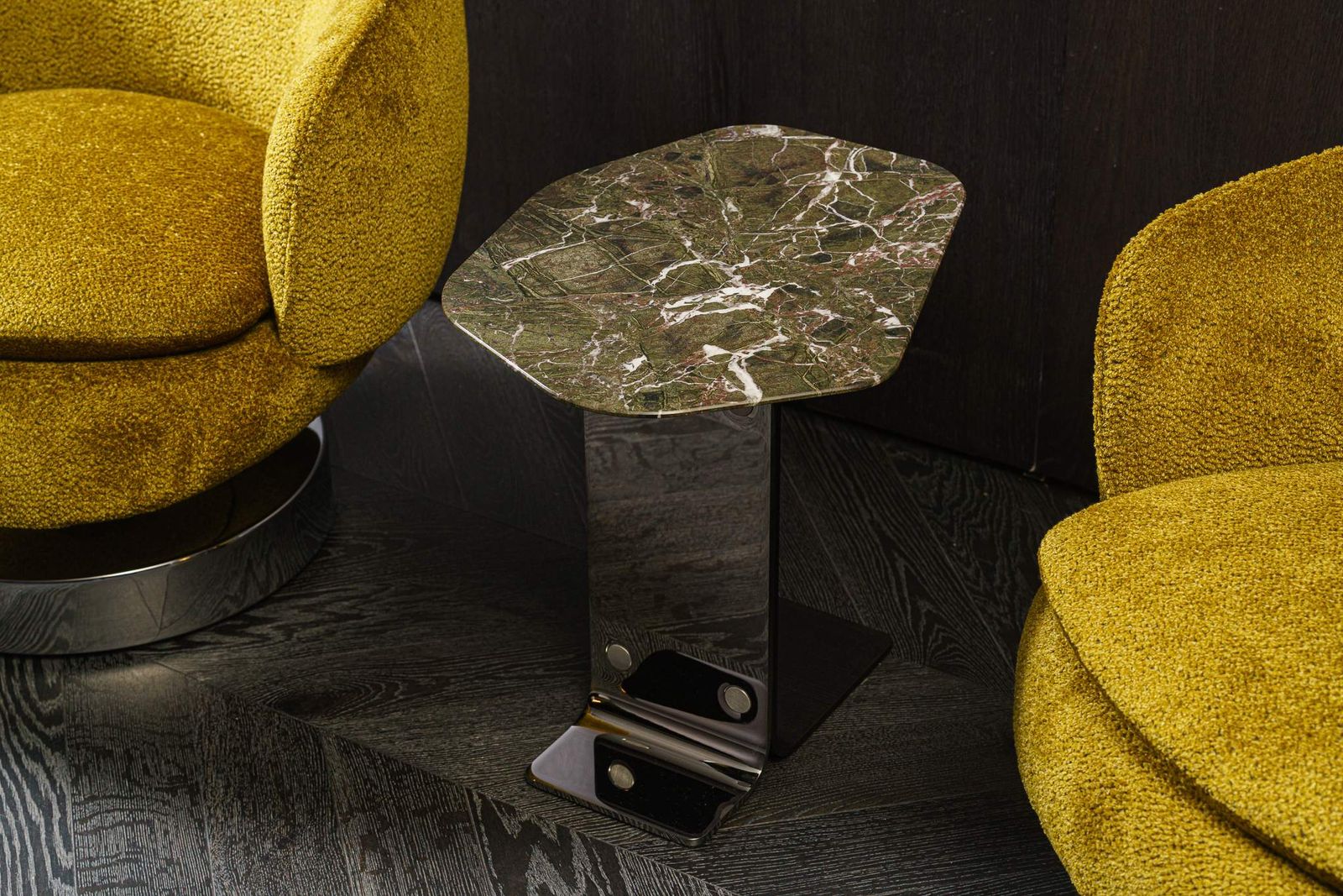 Minotti Журнальный столик Ethan Verde Lepanto/Chrome от Minotti — в интерьере