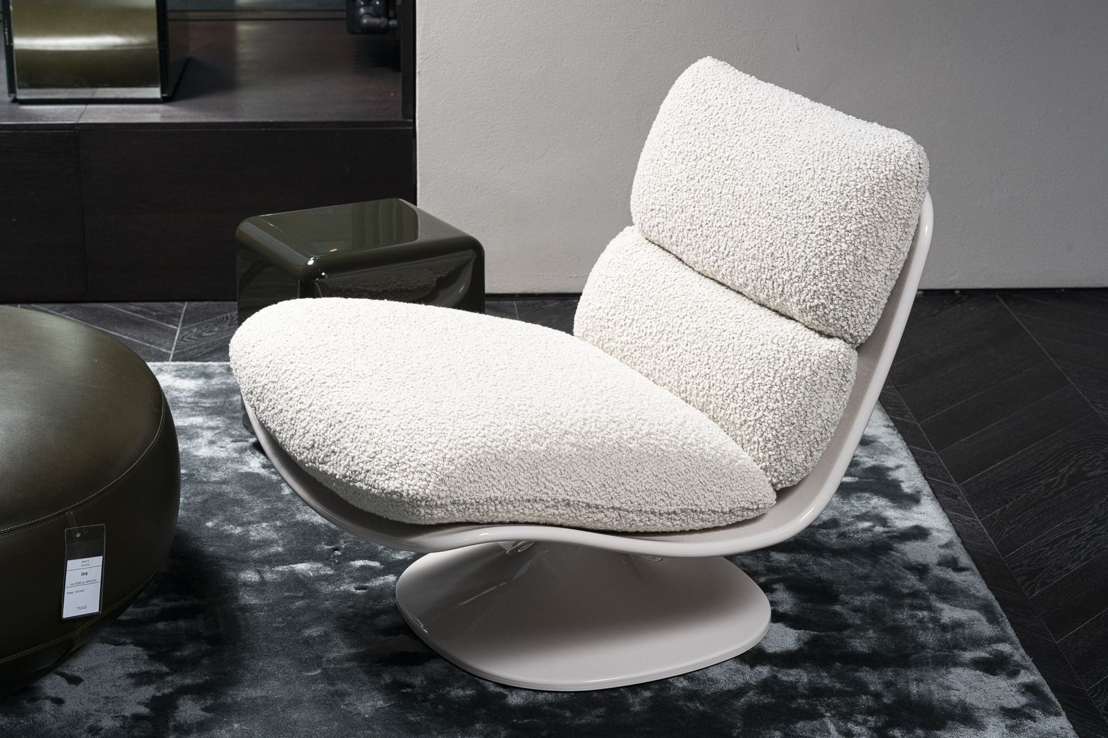 Minotti Кресло Pattie Sabbia/Warm grey от Minotti — в интерьере