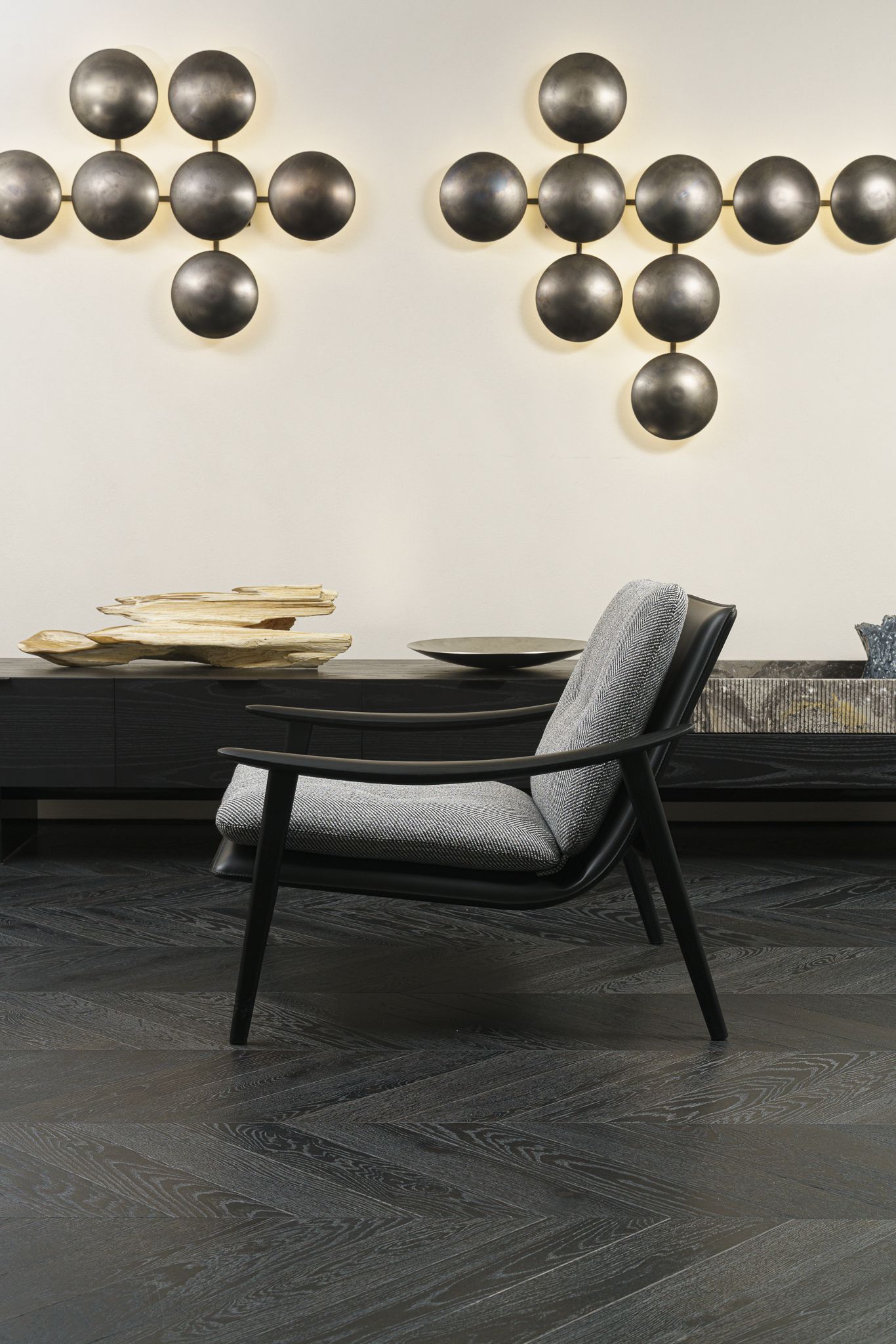 Minotti Кресло Fynn Twill lafge Grafite от Minotti — в интерьере