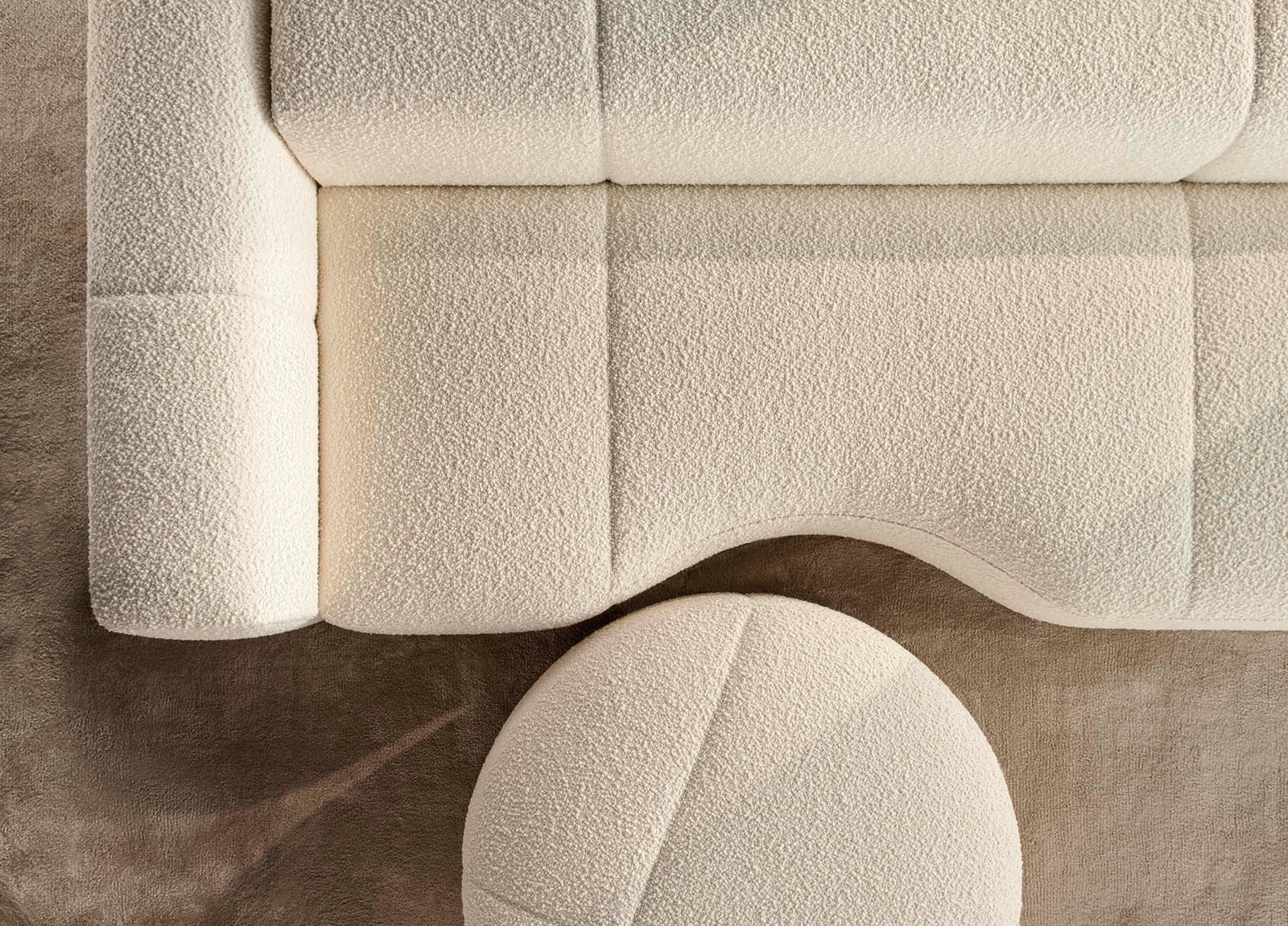 Minotti Двухмодульный диван Yves Bend Feel Naturale DX от Minotti — в интерьере
