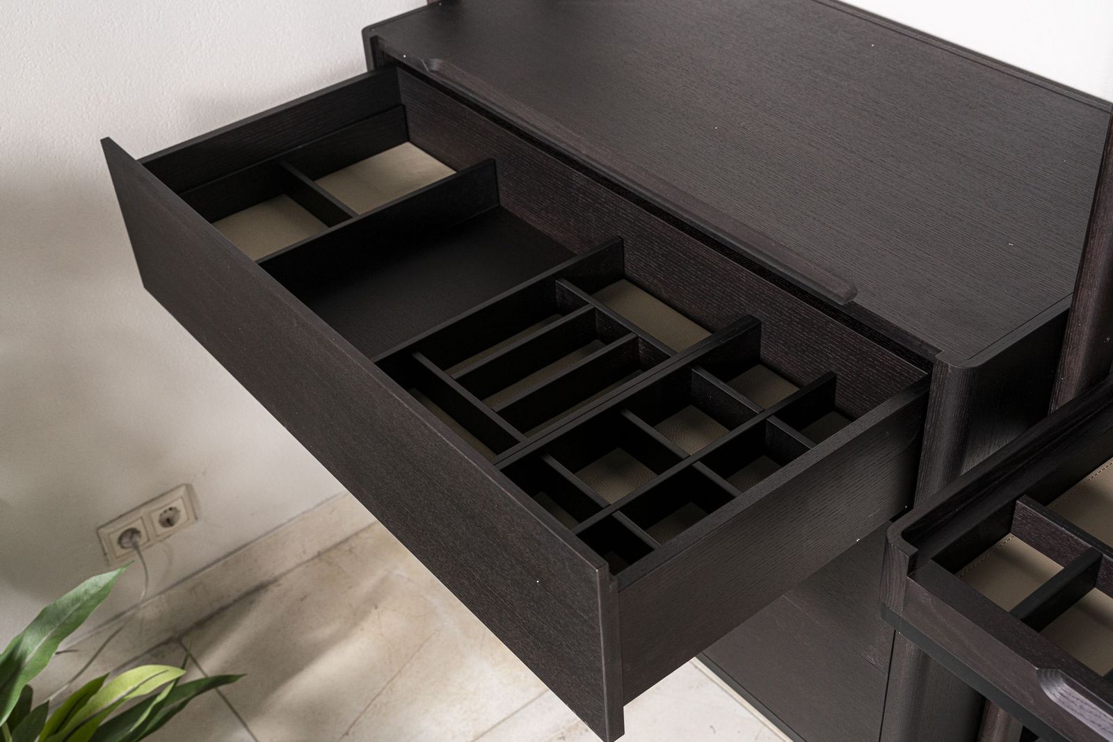 Porada Стеллаж Aria Frassino Tinto Wenge/Nero Opaco от Porada — в интерьере