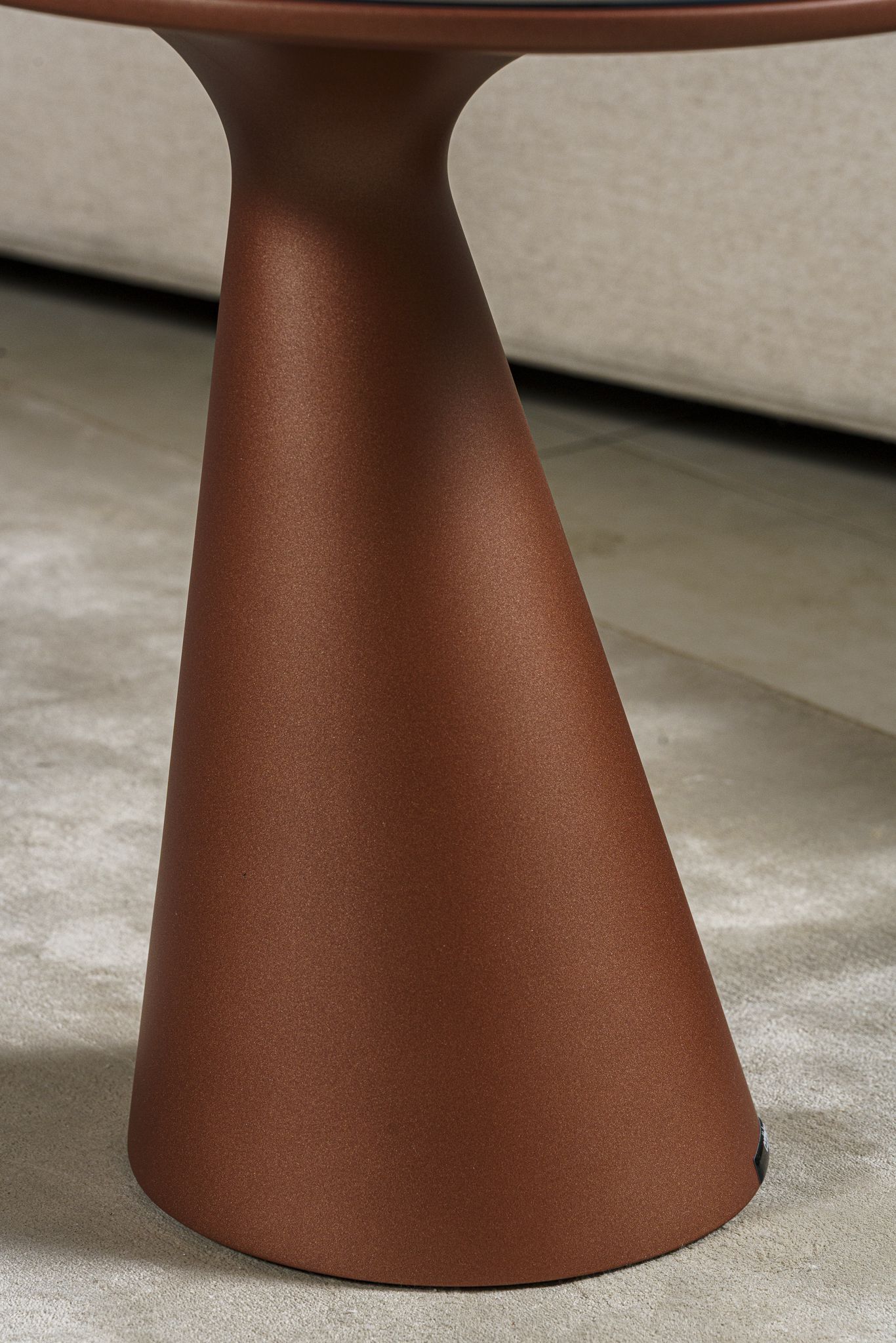 Cattelan Italia Журнальный столик Peyote Keramik M14 Paprika/топ. BRONZE Mirror 55 от Cattelan Italia — в интерьере