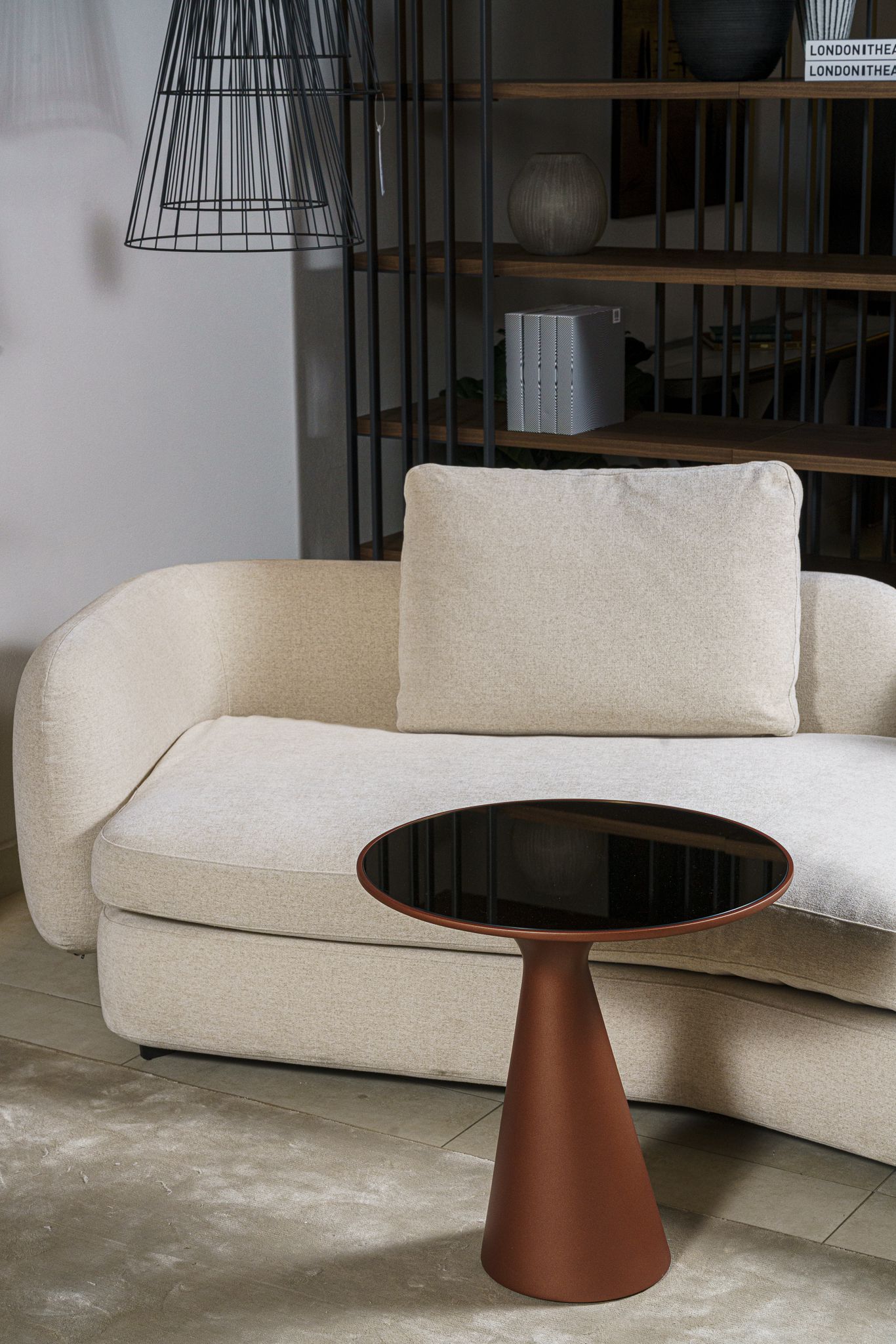 Cattelan Italia Журнальный столик Peyote Keramik M14 Paprika/топ. BRONZE Mirror 55 от Cattelan Italia — в интерьере