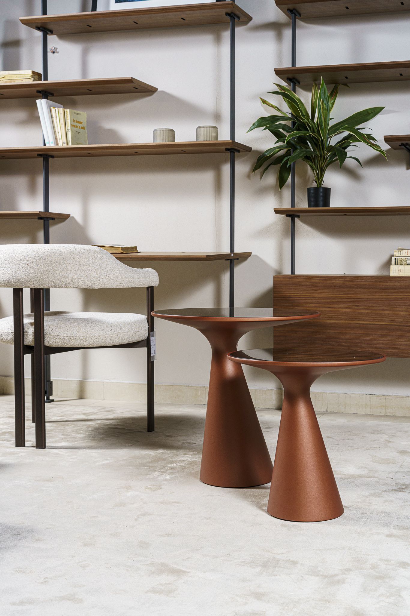 Cattelan Italia Журнальный столик Peyote Keramik M14 Paprika/топ. BRONZE Mirror 45 от Cattelan Italia — в интерьере