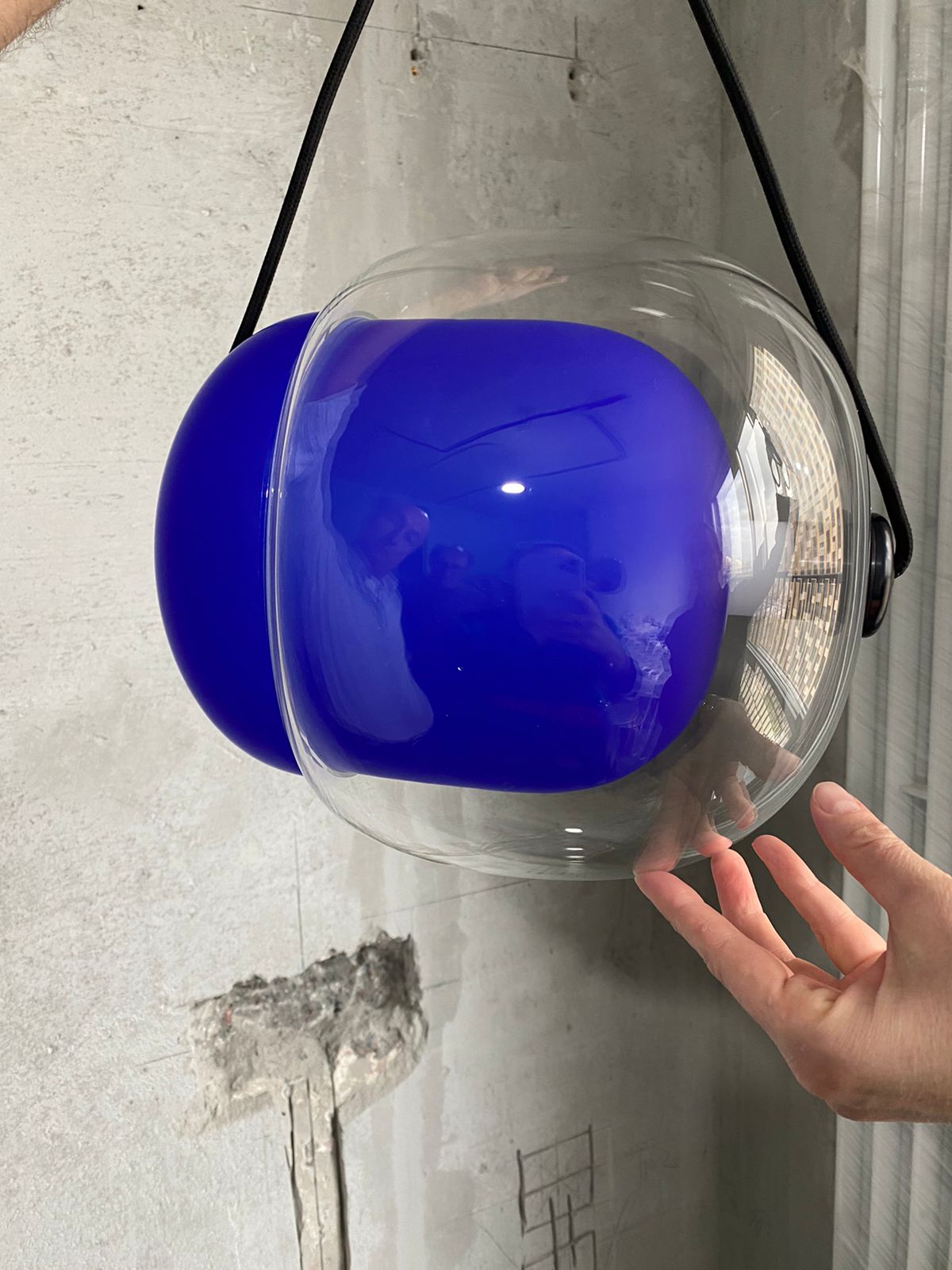 Brokis Подвесной светильник с дефектом Capsula transparent/Slight blue от Brokis — в интерьере
