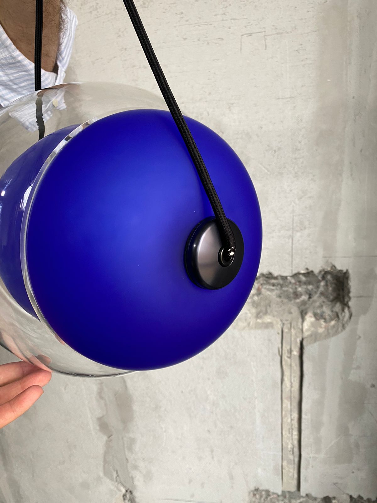 Brokis Подвесной светильник с дефектом Capsula transparent/Slight blue от Brokis — в интерьере