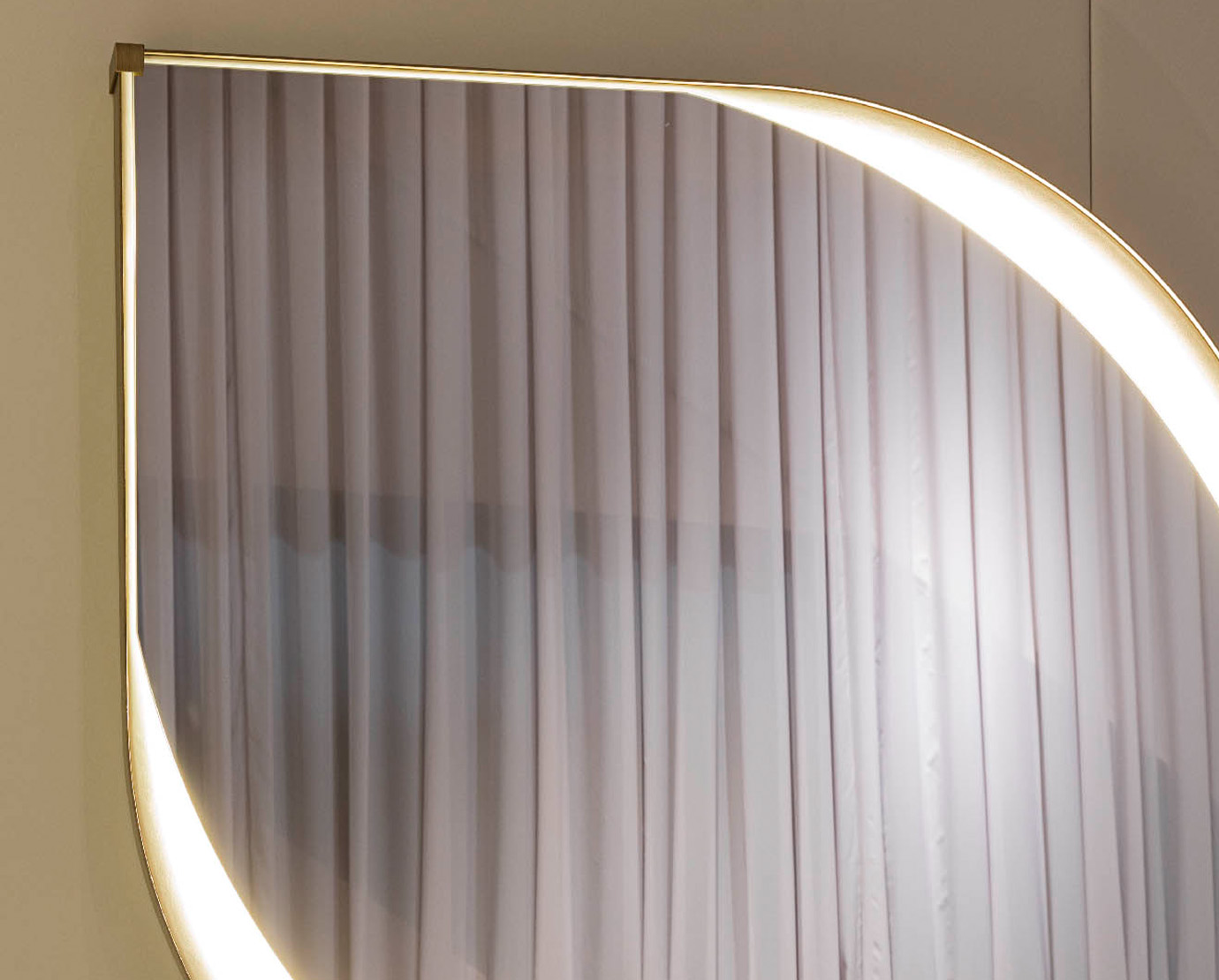Turri Spa Зеркало Vine Teardrop от Turri Spa — в интерьере
