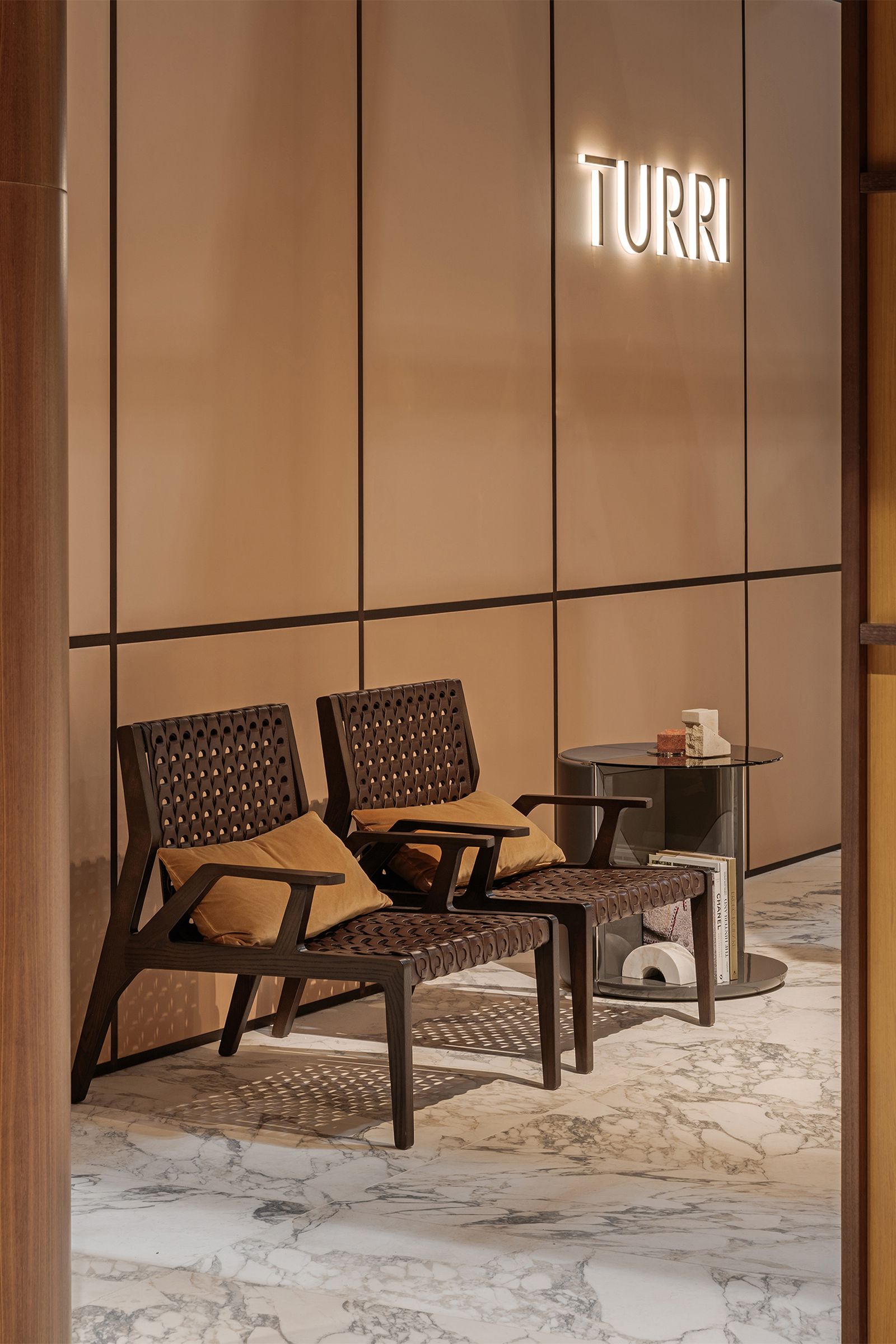 Turri Spa Кресло Net Saddle Armchair от Turri Spa — в интерьере
