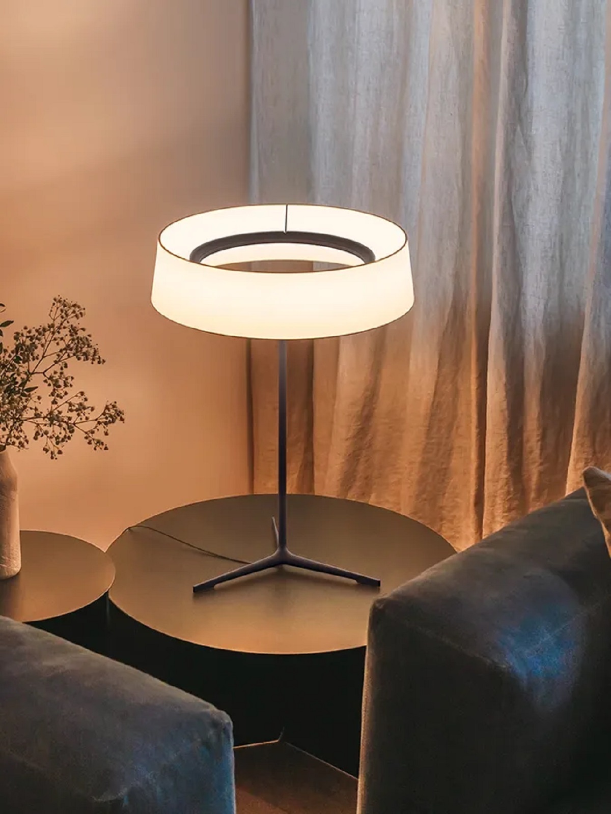 Vibia Настольная лампа Dama от Vibia — в интерьере