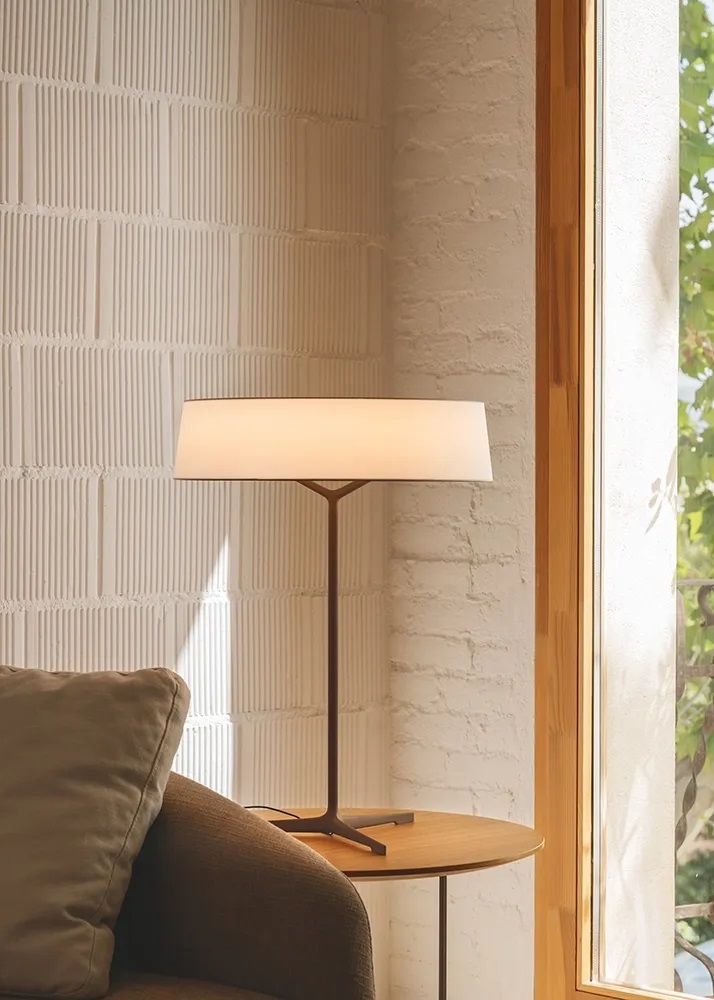 Vibia Настольная лампа Dama от Vibia — в интерьере