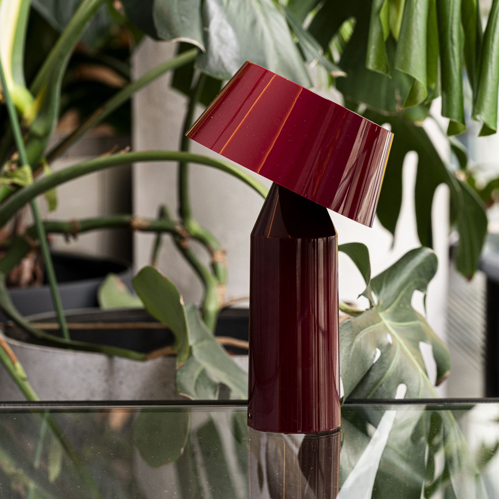 Marset Настольная лампа Bicoca Red wine от Marset — в интерьере