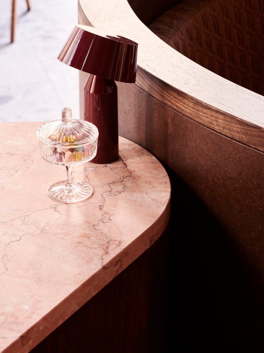 Marset Настольная лампа Bicoca Red wine от Marset — в интерьере