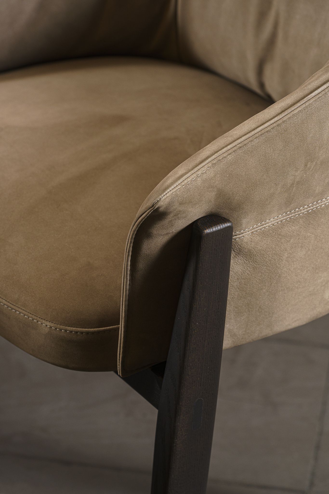 Poliform Стул Leopold Cat. Y 02 Tortoro/Spessart Oak от Poliform — в интерьере