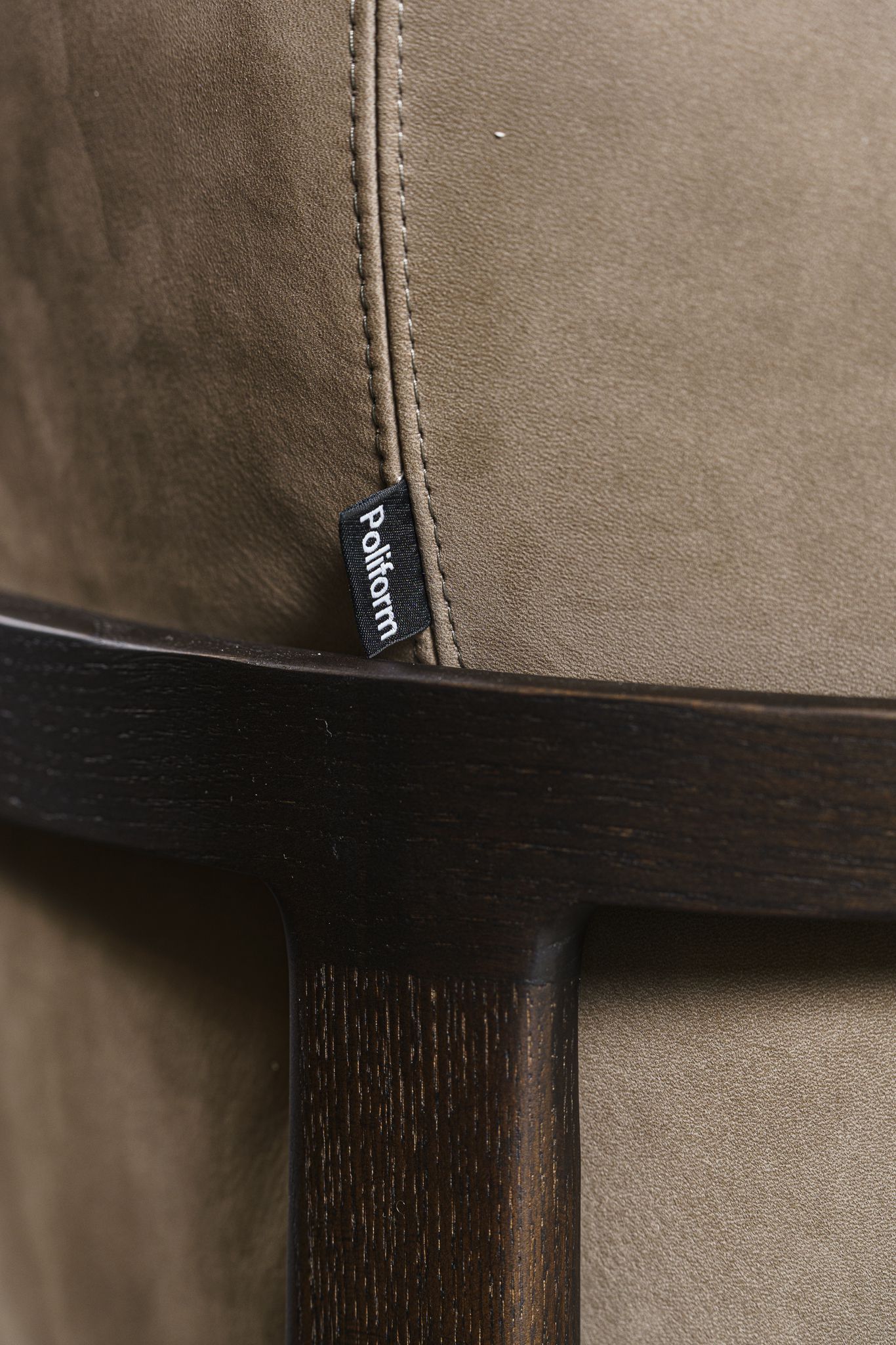 Poliform Стул Leopold Cat. Y 02 Tortoro/Spessart Oak от Poliform — в интерьере