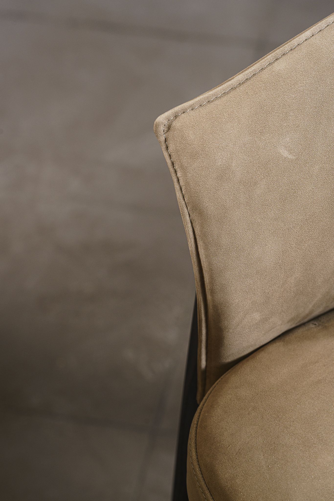 Poliform Стул Leopold Cat. Y 02 Tortoro/Spessart Oak от Poliform — в интерьере