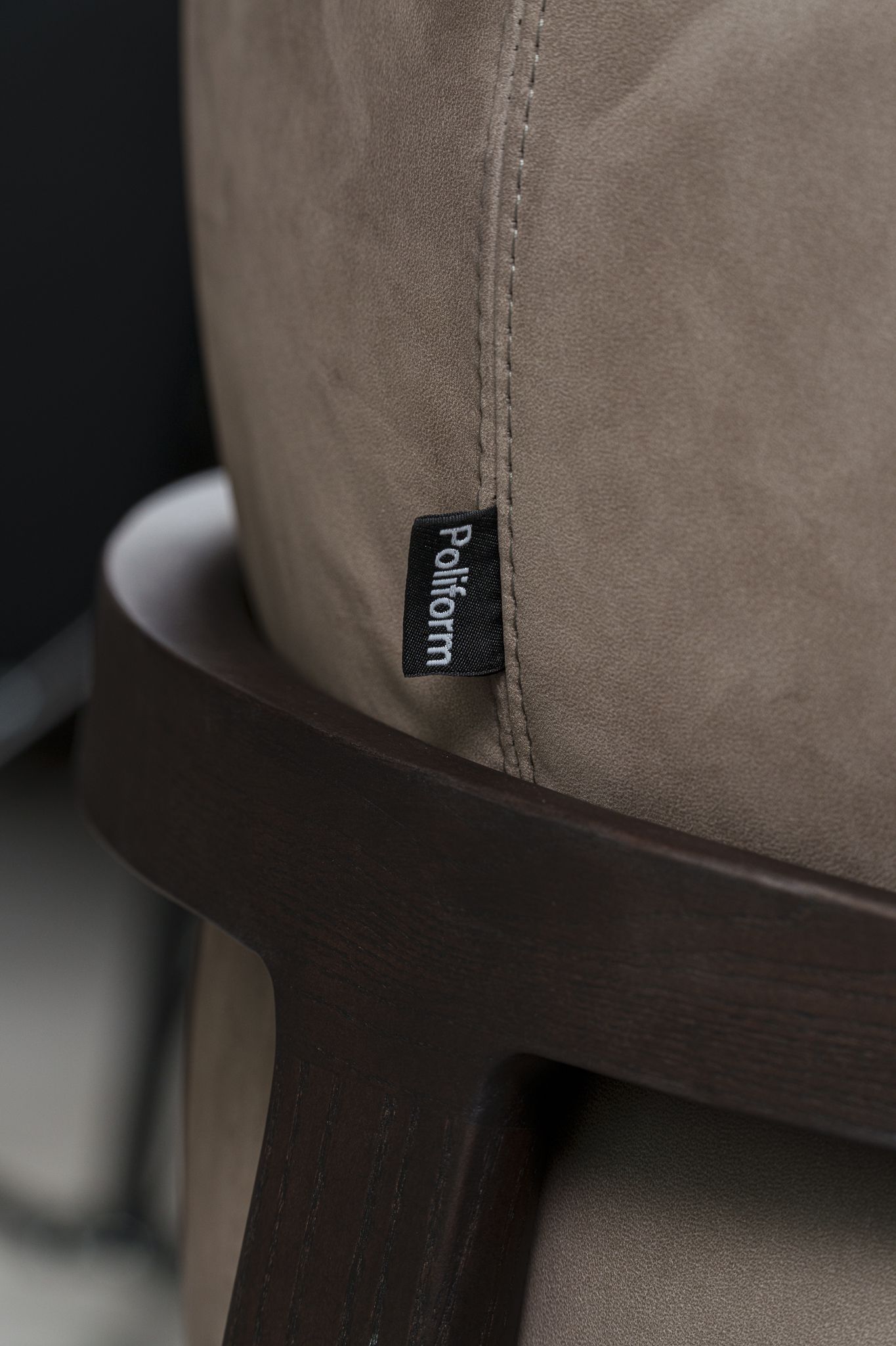 Poliform Стул Leopold Cat. Y 02 Tortoro/Spessart Oak от Poliform — в интерьере
