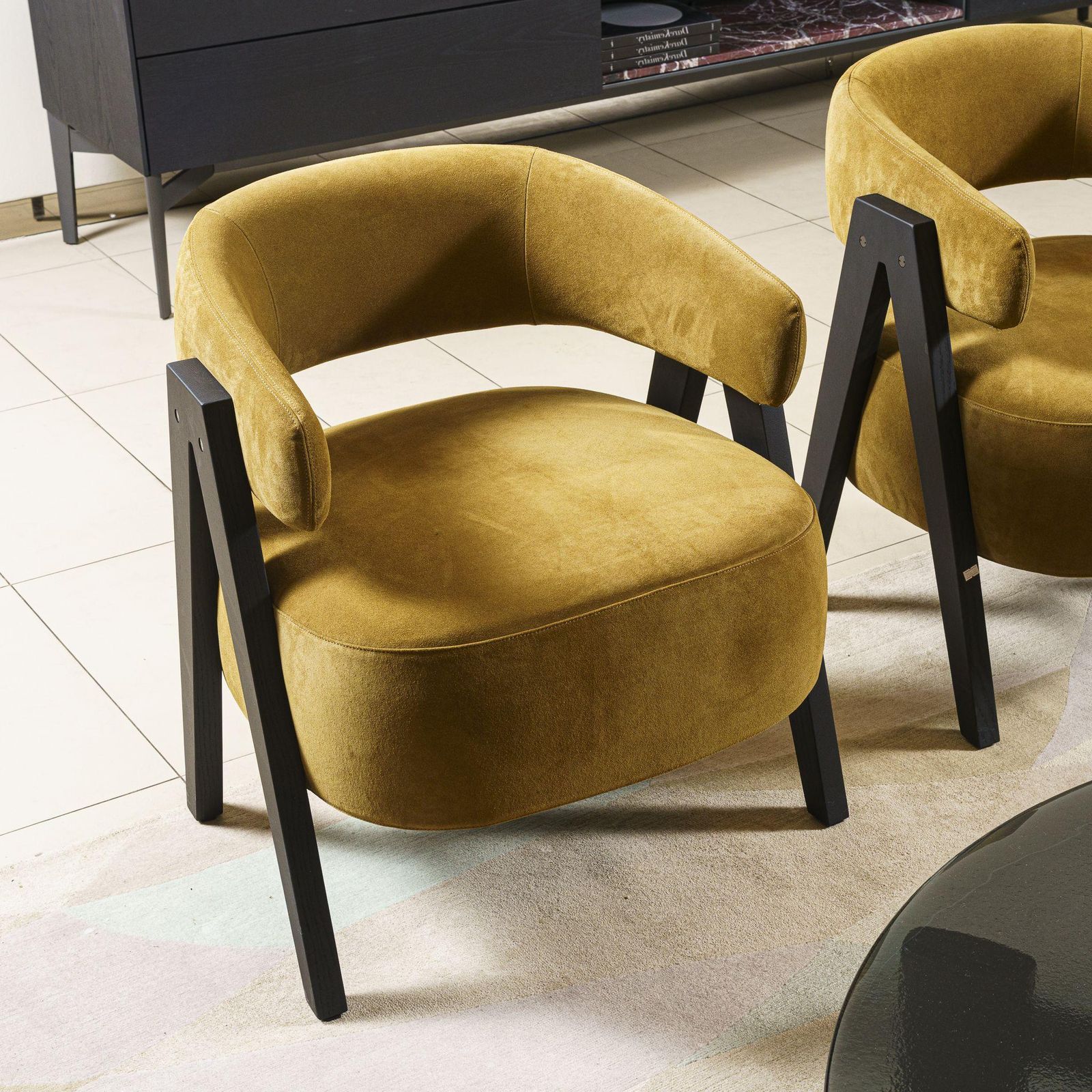 Poliform Кресло Loai CatX 05 cammello/Black Elm от Poliform — в интерьере