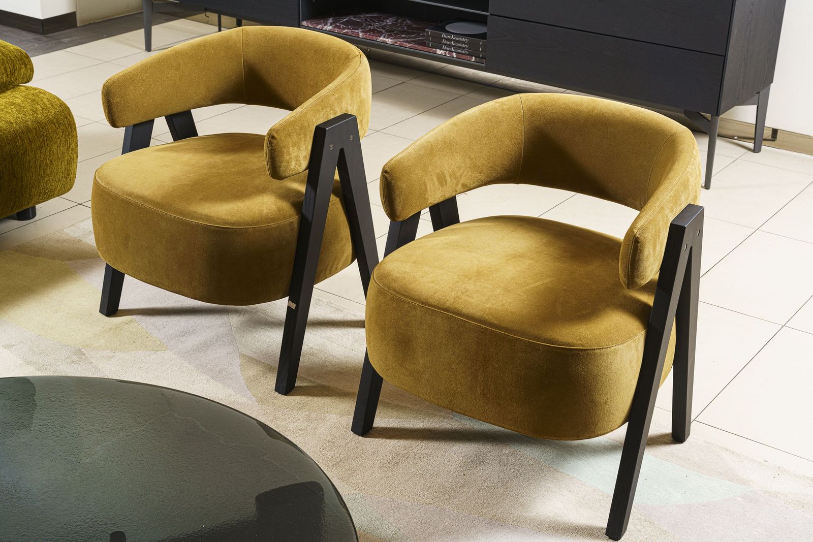 Poliform Кресло Loai CatX 05 cammello/Black Elm от Poliform — в интерьере