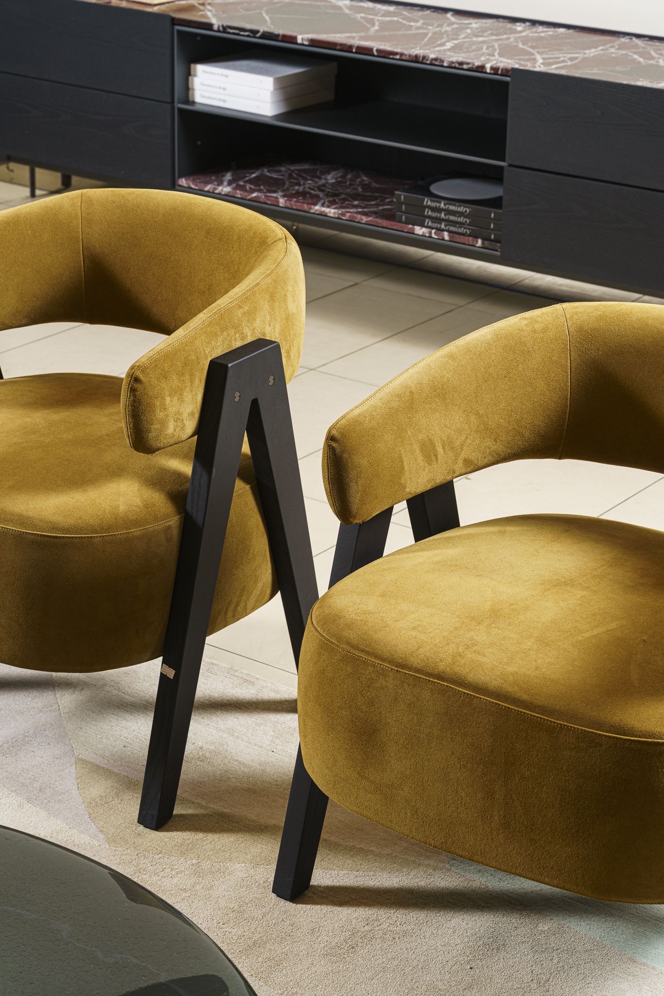 Poliform Кресло Loai CatX 05 cammello/Black Elm от Poliform — в интерьере