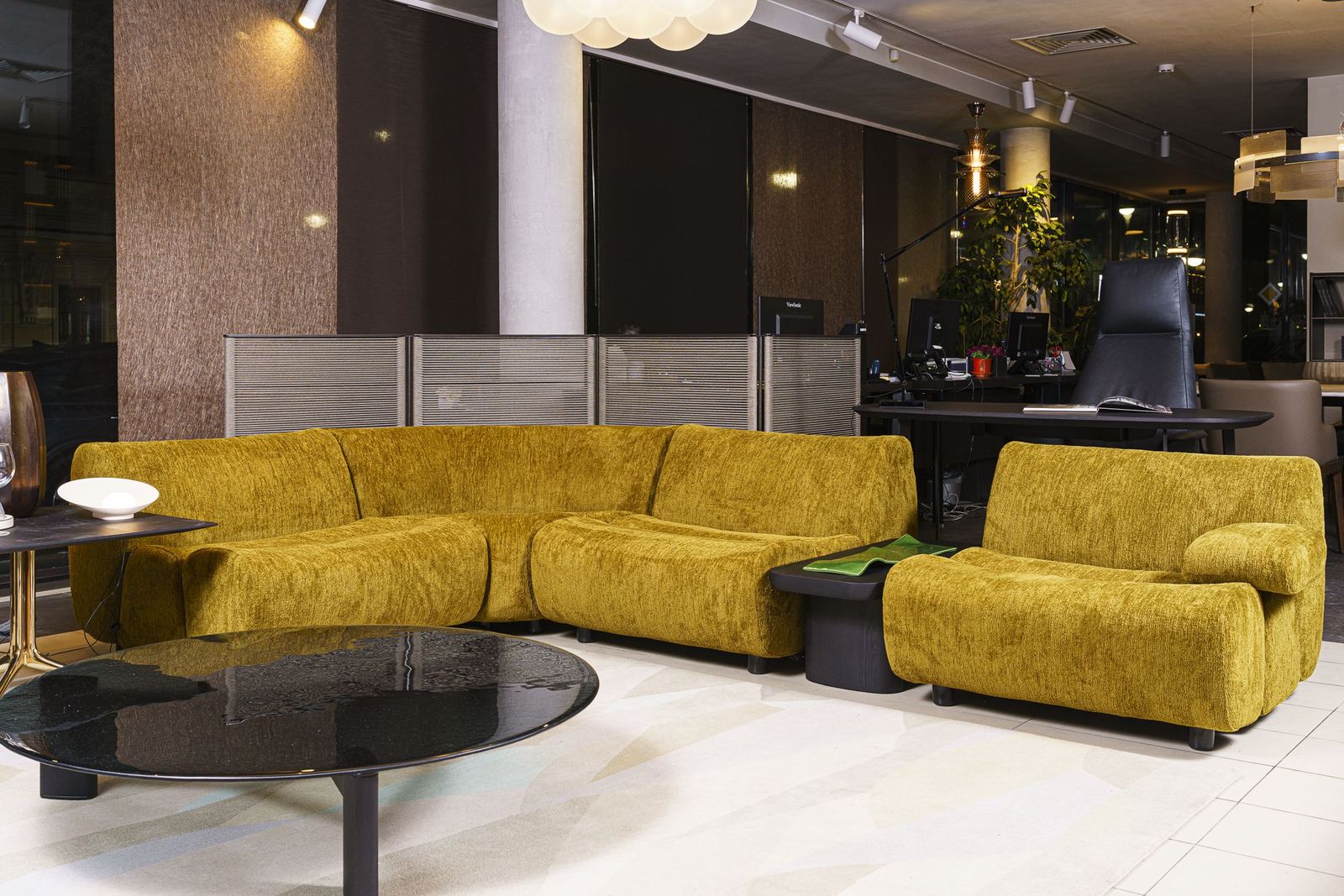 Poliform Модульный диван Ernest Olive от Poliform — в интерьере