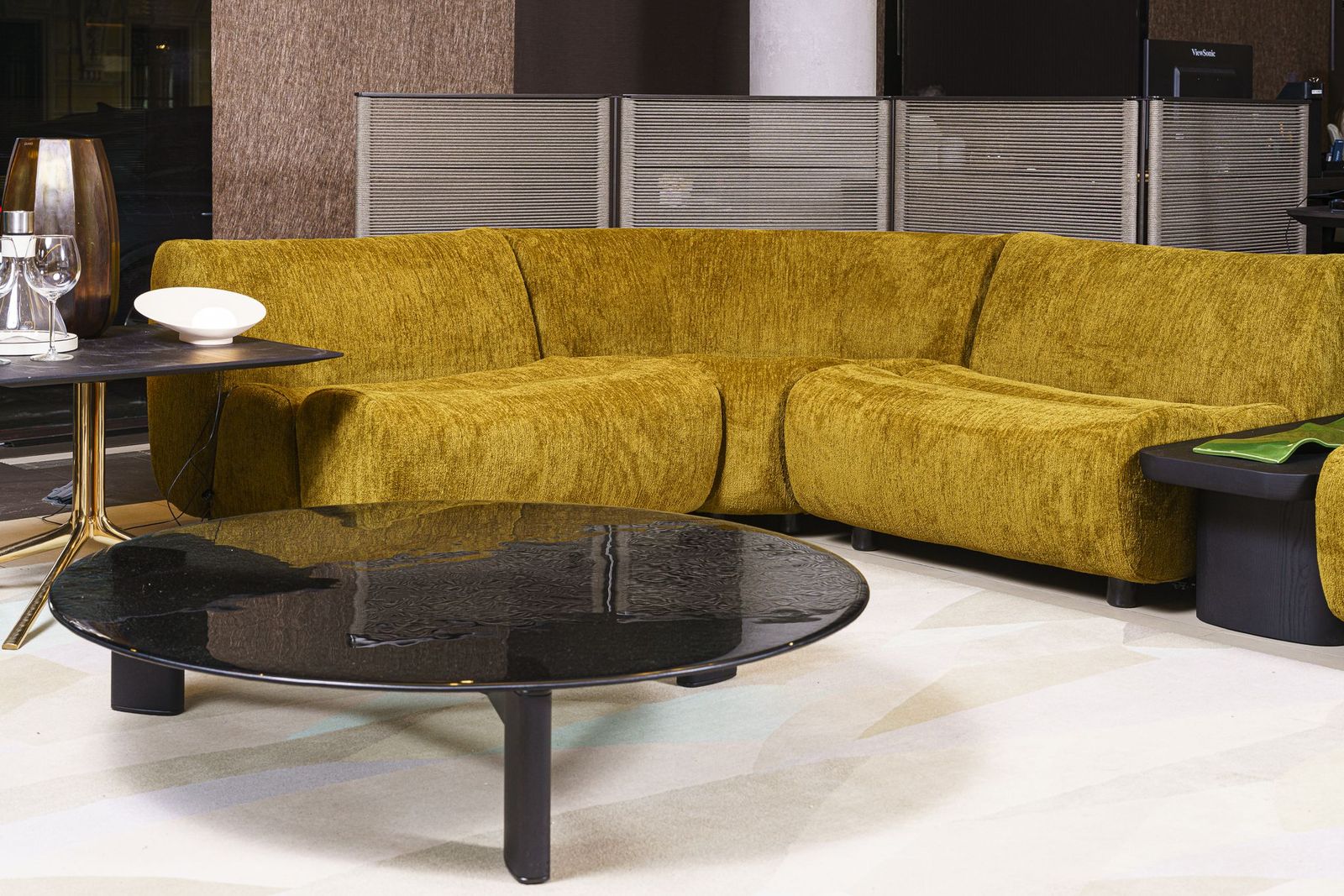 Poliform Модульный диван Ernest Olive от Poliform — в интерьере