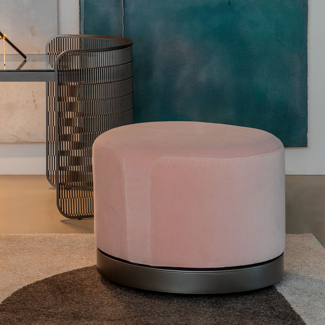Flou Пуф Chiaro Di Luna anodic bronzed от Flou — в интерьере