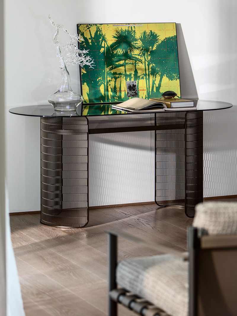 Flou Письменный стол Chiaro Di Luna Anodic bronze от Flou — в интерьере