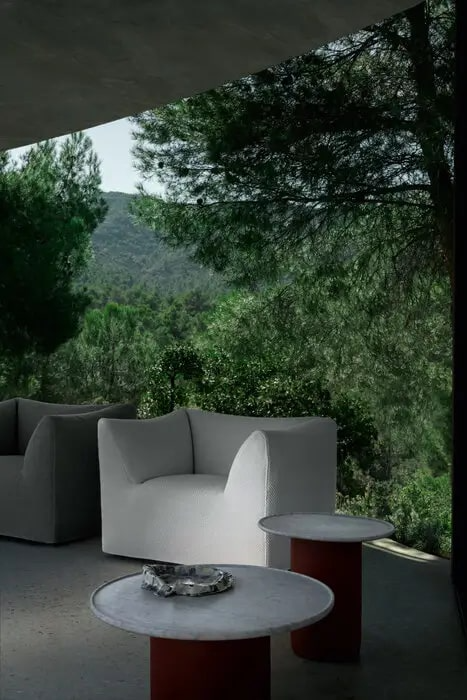 B&B Italia Уличный журнальный столик Button Outdoor Dove grey/white/Natural carrara marble от B&B Italia — в интерьере