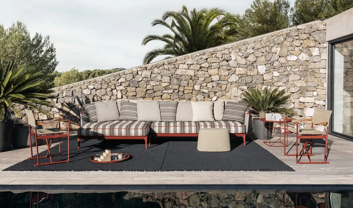 B&B Italia Уличный пуф Frank Lilia Brick от B&B Italia — в интерьере