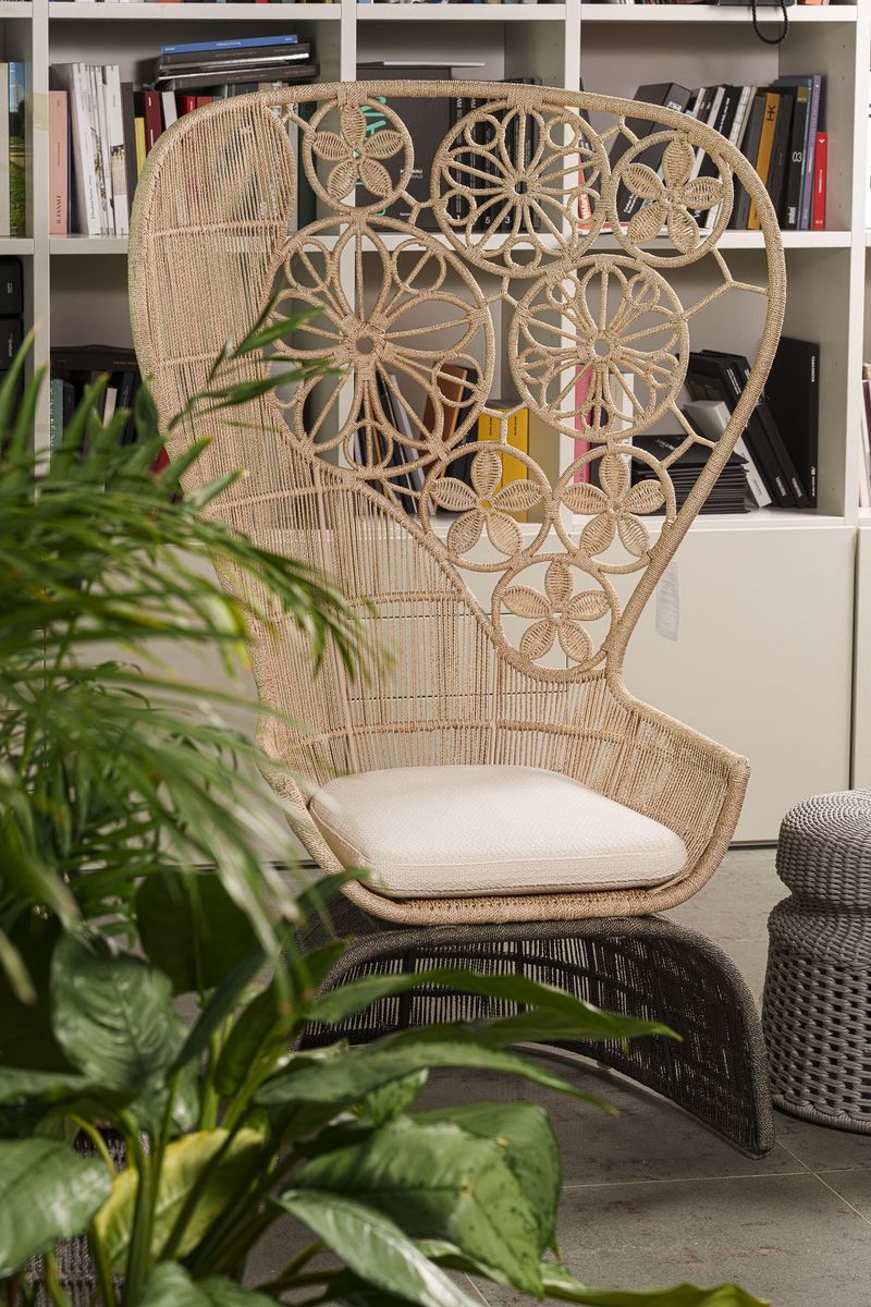 B&B Italia Уличное кресло Crinoline Natural abaca/Grey abaca от B&B Italia — в интерьере
